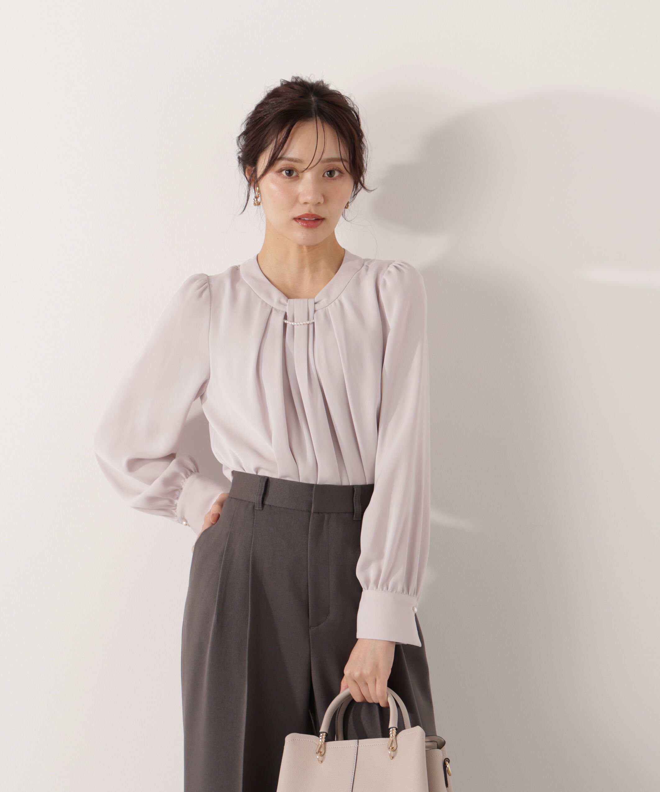 PROPORTION BODY DRESSING「パール付きベーシックブラウス 26SS」|シャツ・ブラウス|