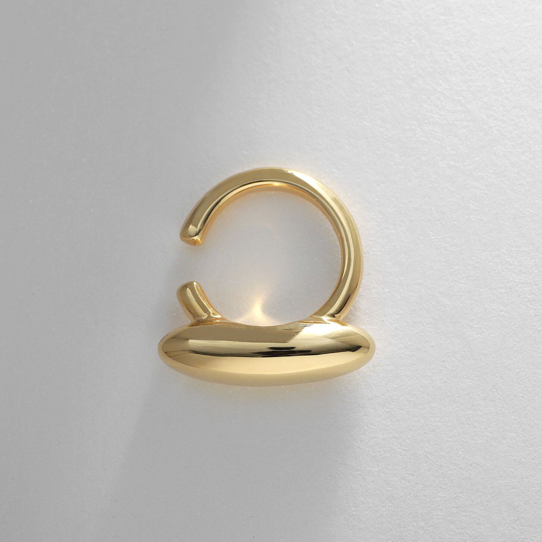 COCOSHNIK ONKITSCH「シルバー オーバルモチーフ ラージイヤーカフ GP」|イヤリング|