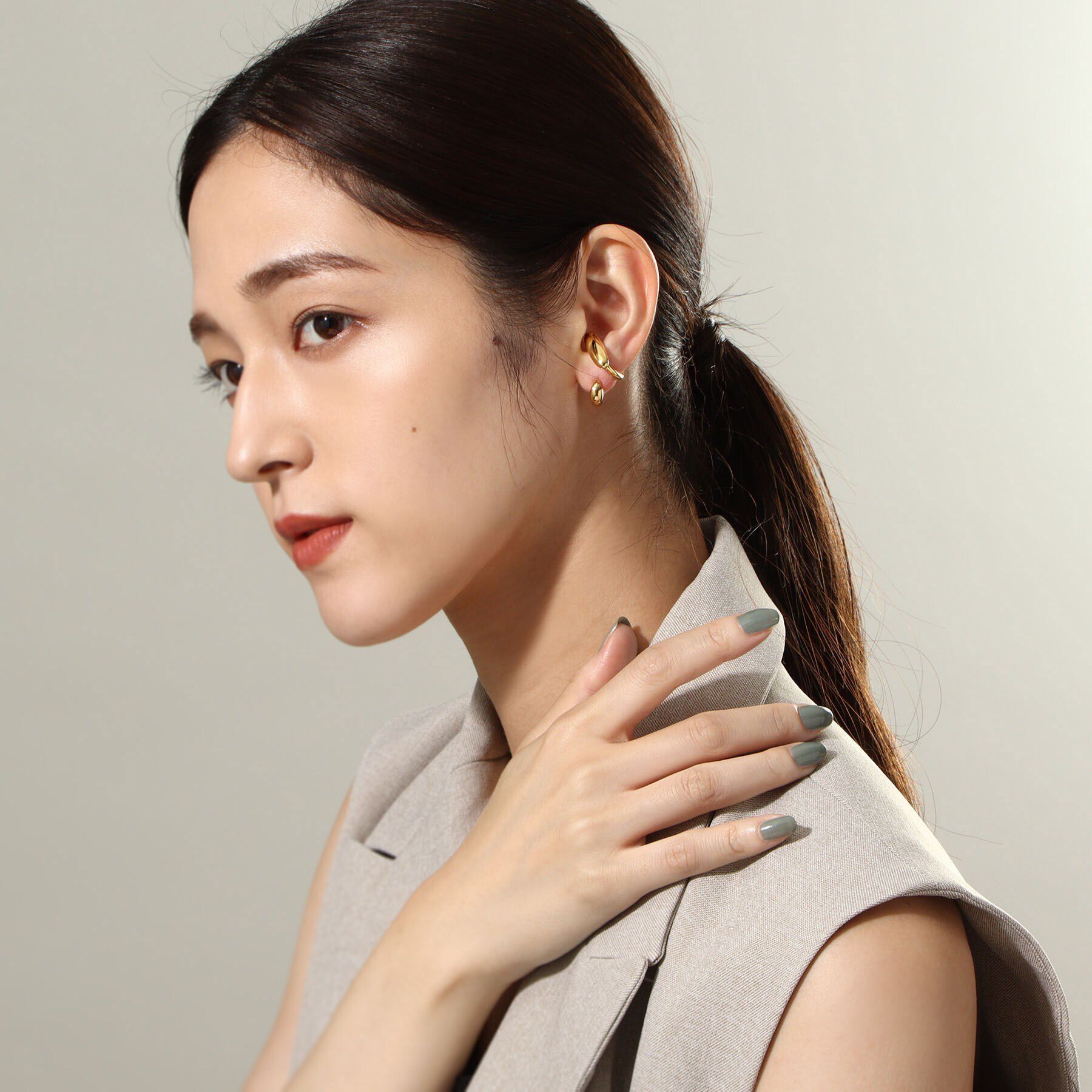 COCOSHNIK ONKITSCH「シルバー オーバルモチーフ ラージイヤーカフ GP」|イヤリング|