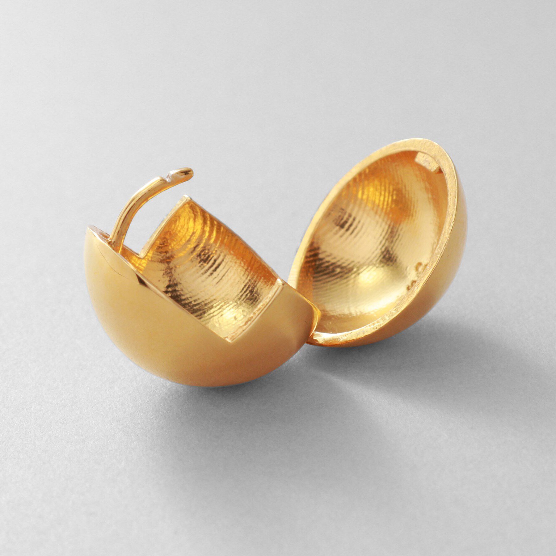 COCOSHNIK ONKITSCH「シルバー ハギーピアス ボールL GP」|ピアス|