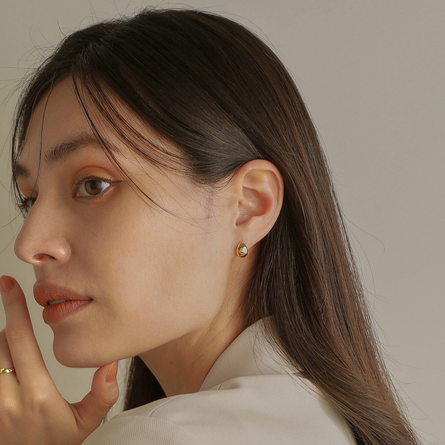 COCOSHNIK「K18ペアシェイプフープ ワンタッチピアス」|ピアス|