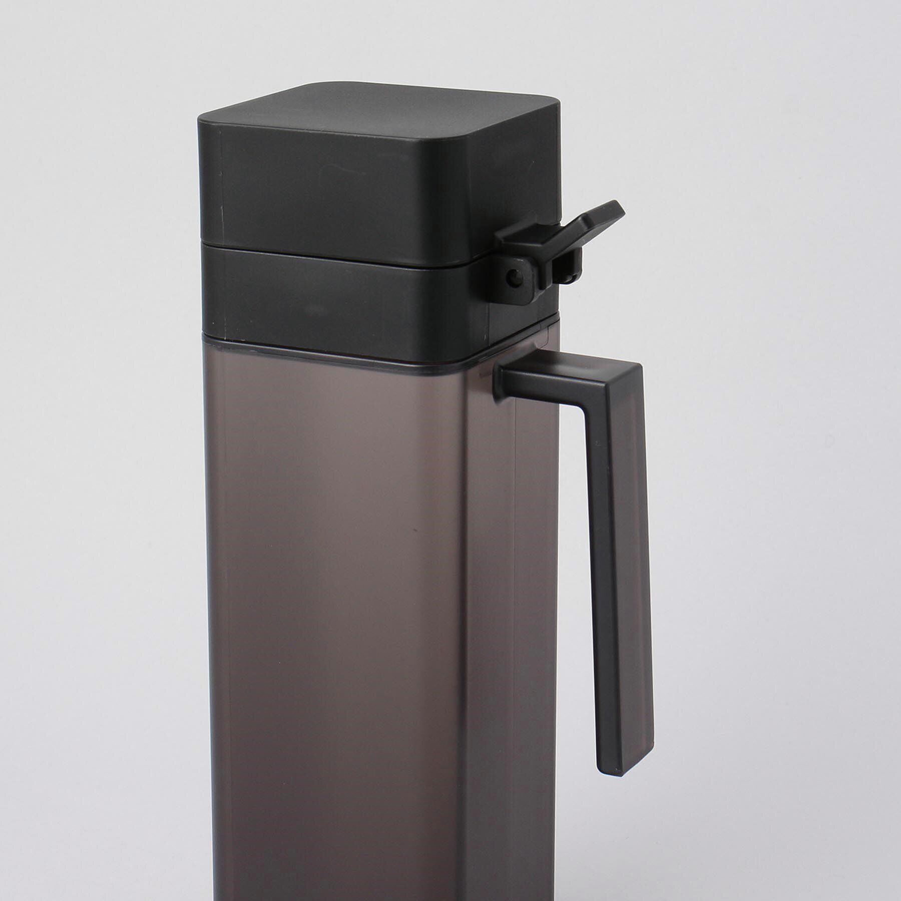 212 KITCHEN STORE「蓋付き調味料ボトル BK 山崎実業 ＜tower タワー＞」|食器・キッチングッズ|