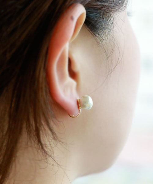 colleca la「【8mm】ループフィット・コットンパールイヤリング」|イヤリング|