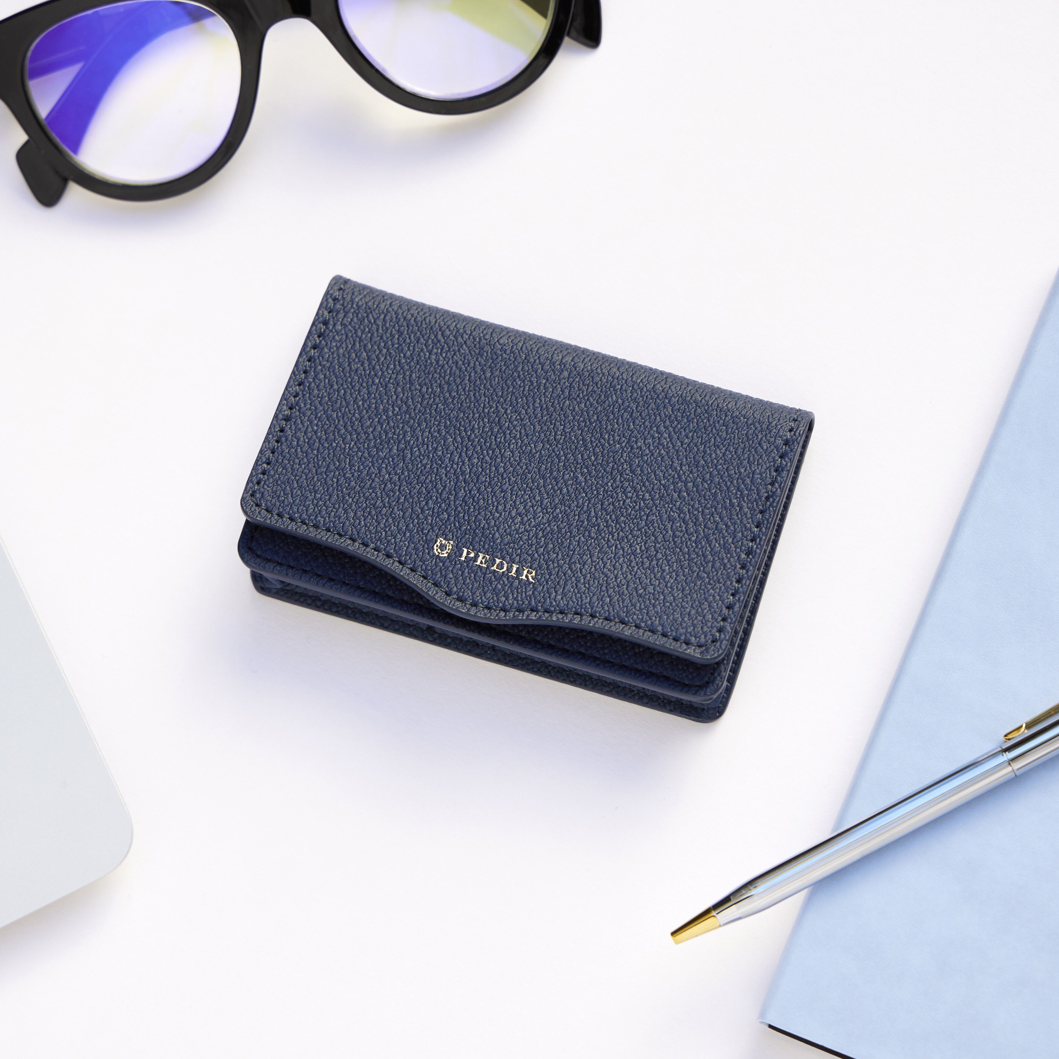 PEDIR「PEDIR(ペディール) マエストラーレ ネームカードケース マークス」|名刺入れ・カードケース|ネイビー