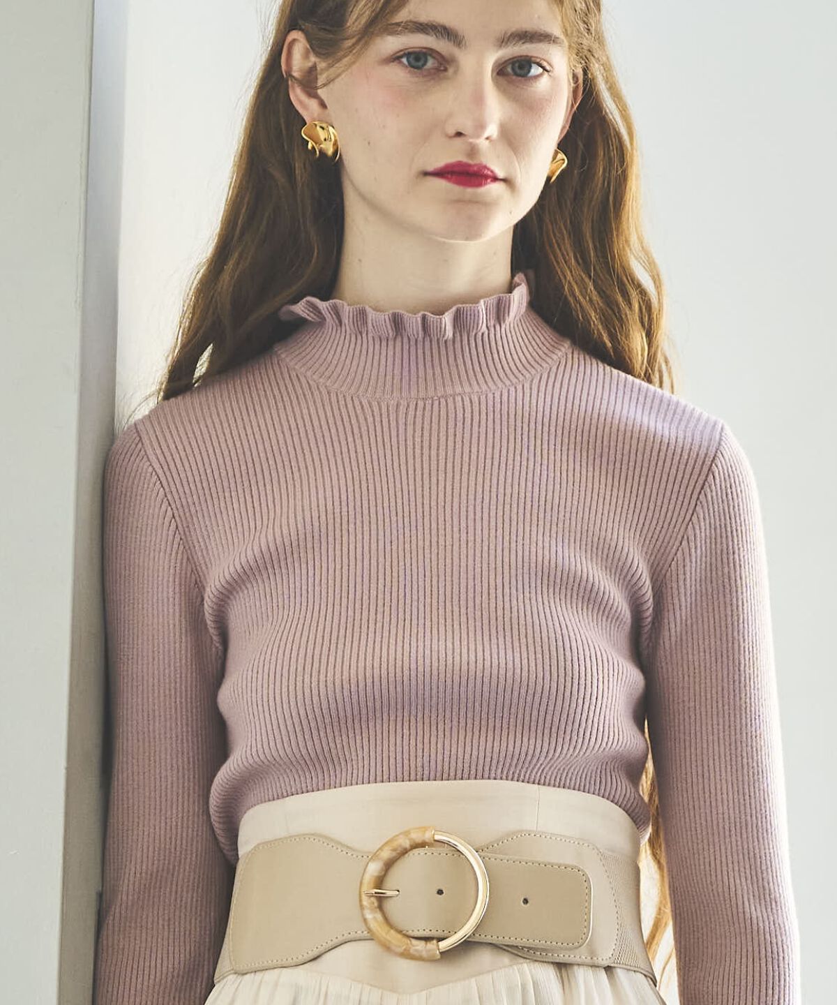 アンドクチュール「フリルネックリブプルオーバー」|ニット・セーター|