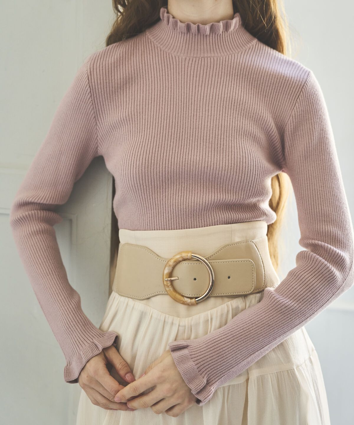 アンドクチュール「フリルネックリブプルオーバー」|ニット・セーター|