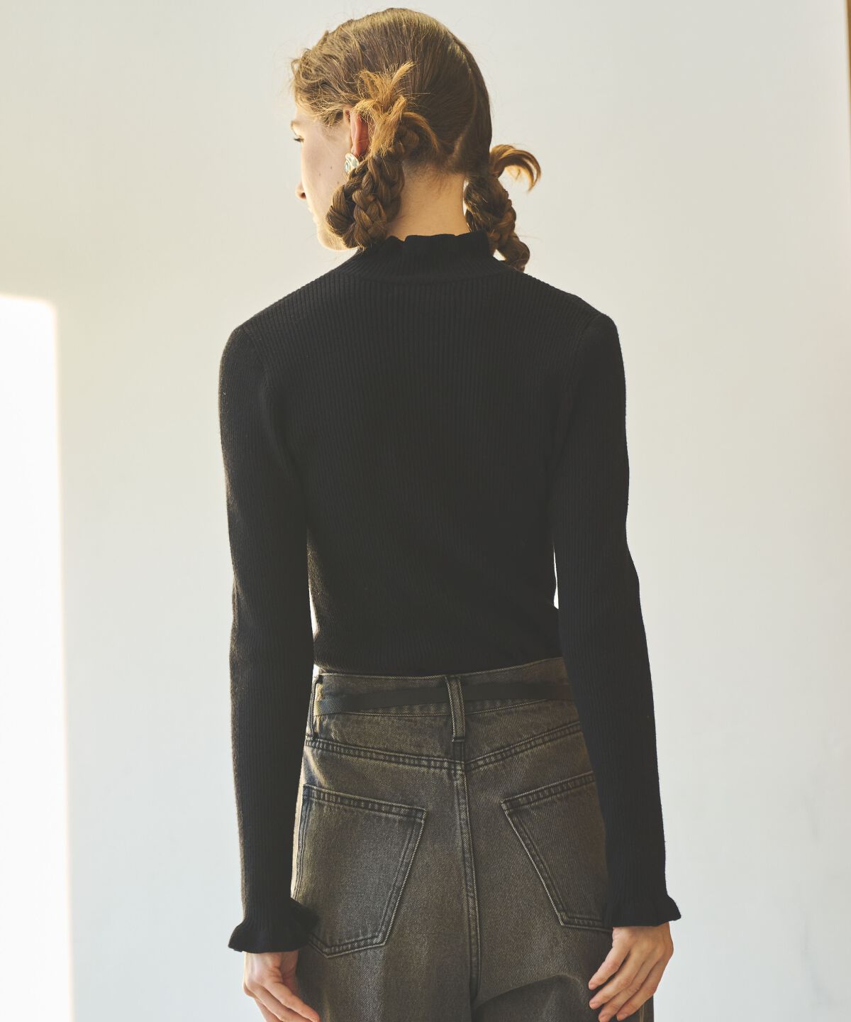 アンドクチュール「フリルネックリブプルオーバー」|ニット・セーター|