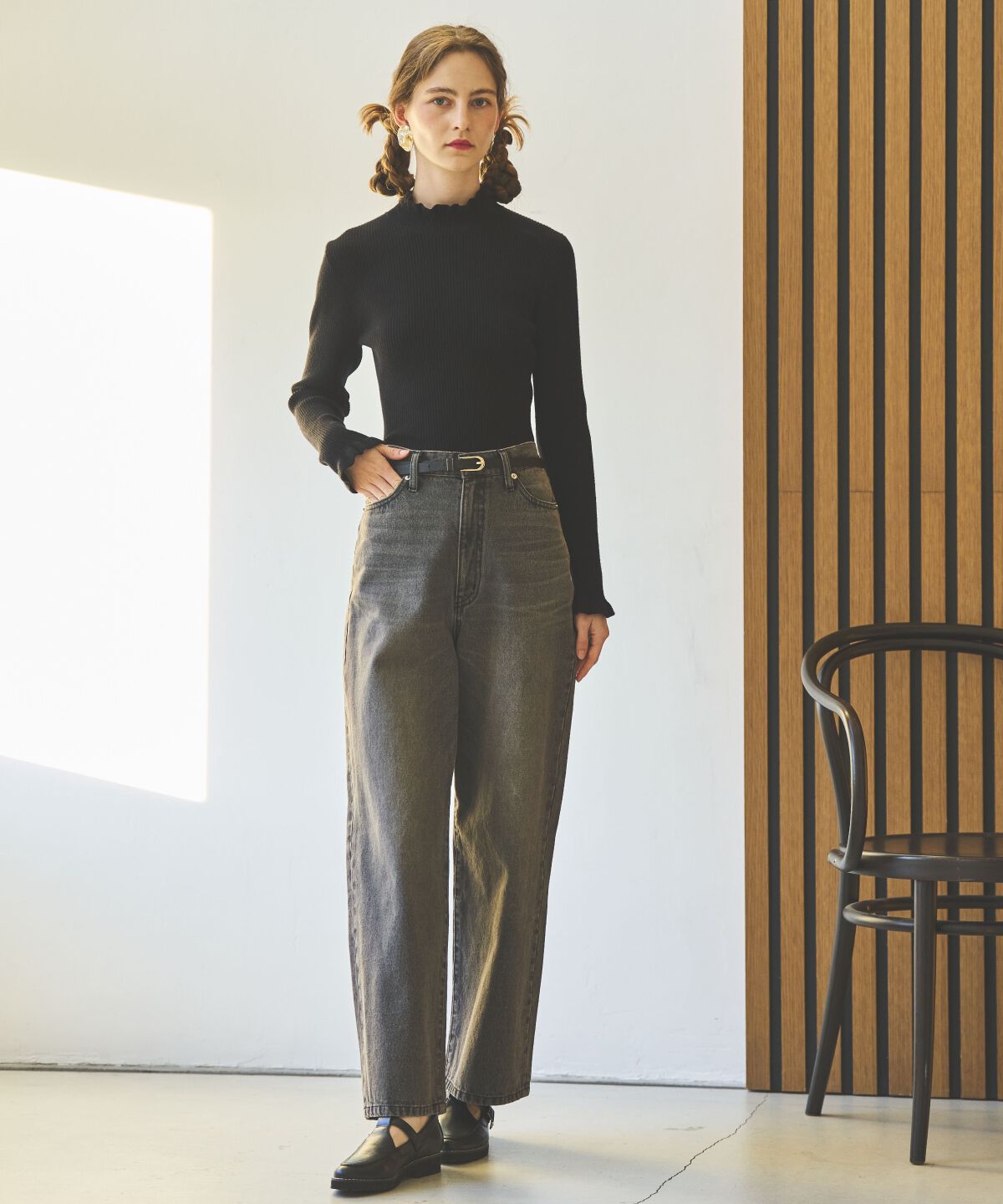 アンドクチュール「フリルネックリブプルオーバー」|ニット・セーター|