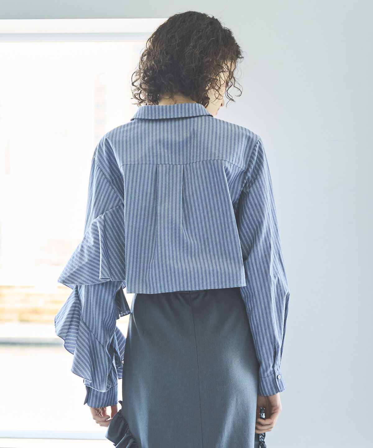 アンドクチュール「ストライプアシメフリルクロップドシャツ」|シャツ・ブラウス|