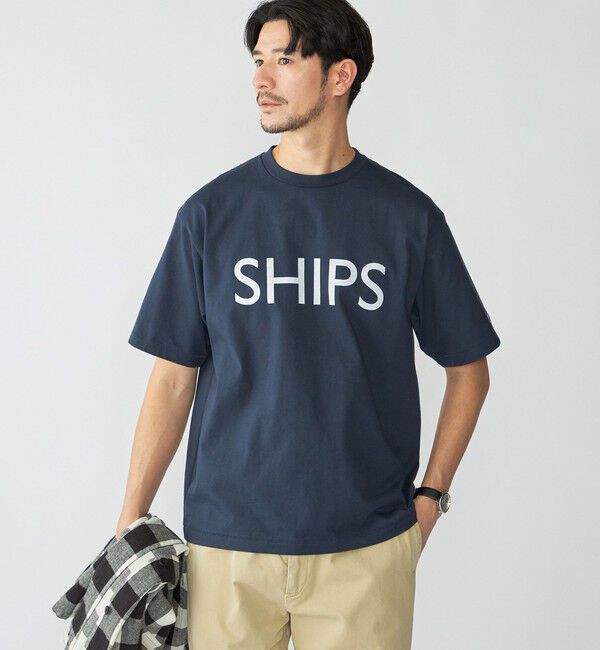 SHIPS「【SHIPS別注】Champion: SHIPS ロゴ プリント Tシャツ」|Tシャツ・カットソー|ネイビー