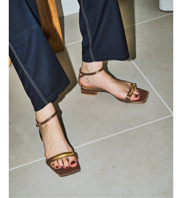  「GRISEメタルモチーフストラップフラットサンダル」|サンダル|キャメル