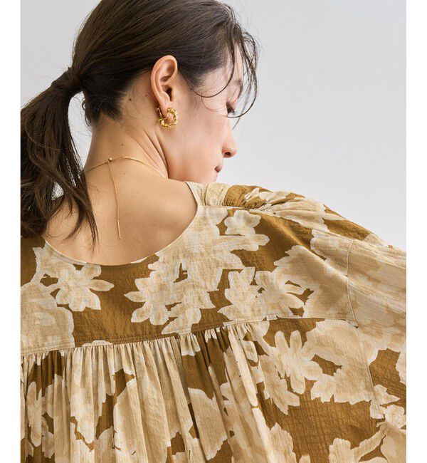 ROPE「【DEVEAUX（デヴォー）】別注ボカシフラワーボリュームスリーブブラウス/洗える」|シャツ・ブラウス|