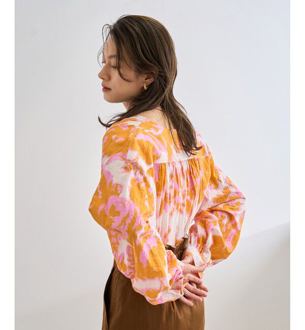 ROPE「【DEVEAUX（デヴォー）】別注ボカシフラワーボリュームスリーブブラウス/洗える」|シャツ・ブラウス|