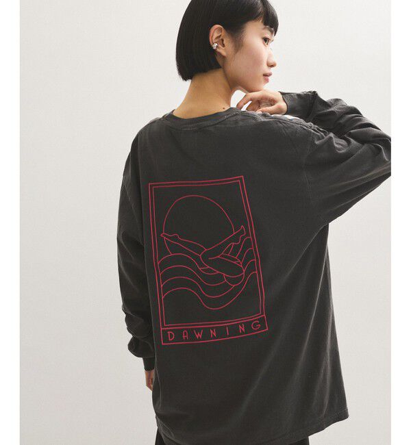 ADAM ET ROPE'「【DAWNING(ドーニング)】OG LOGO LS TEE」|Tシャツ・カットソー|チャコール