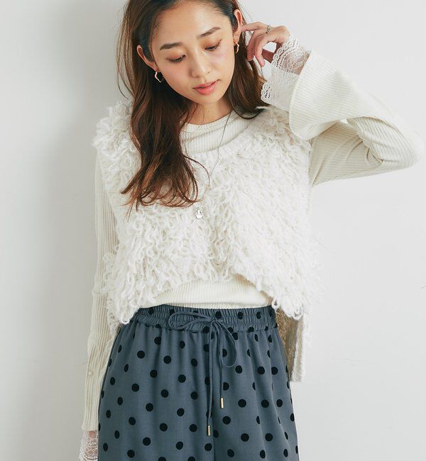  「《パッと目を惹く華やかコーデに》フリルニットベスト」|ニット・セーター|