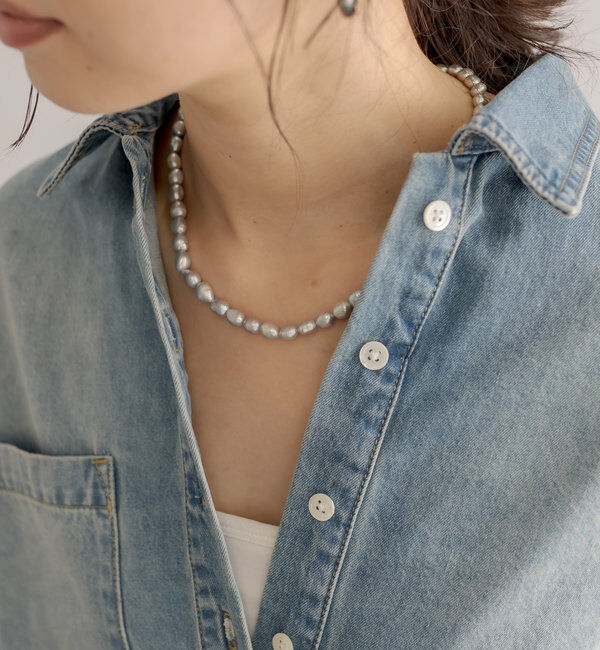  「【周りと差がつく】グレーパールショートネックレス」|ブローチ・コサージュ|