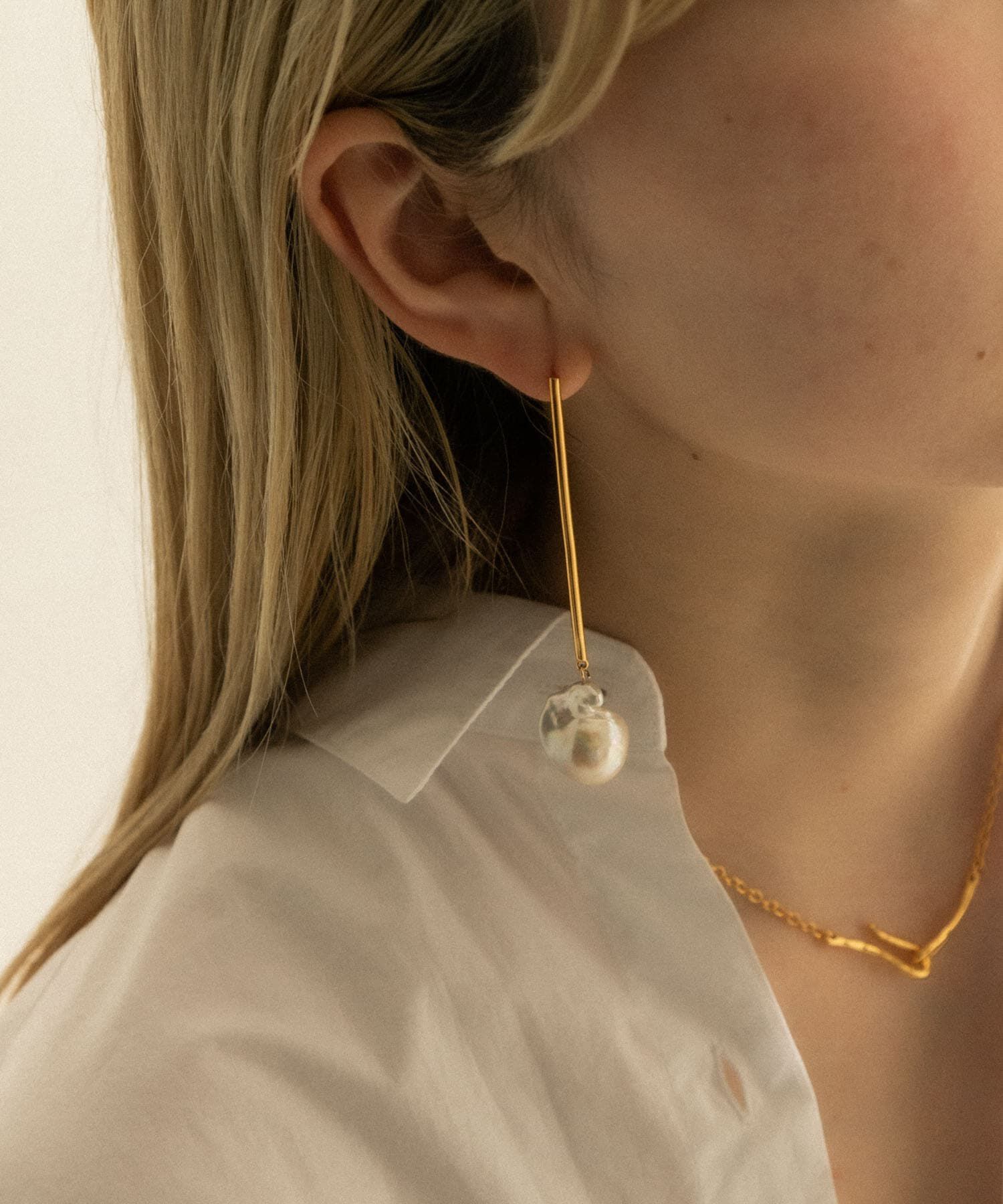 SMELLY「SMELLY so&rsquo;　baroque pearl bar pierce」|ピアス|