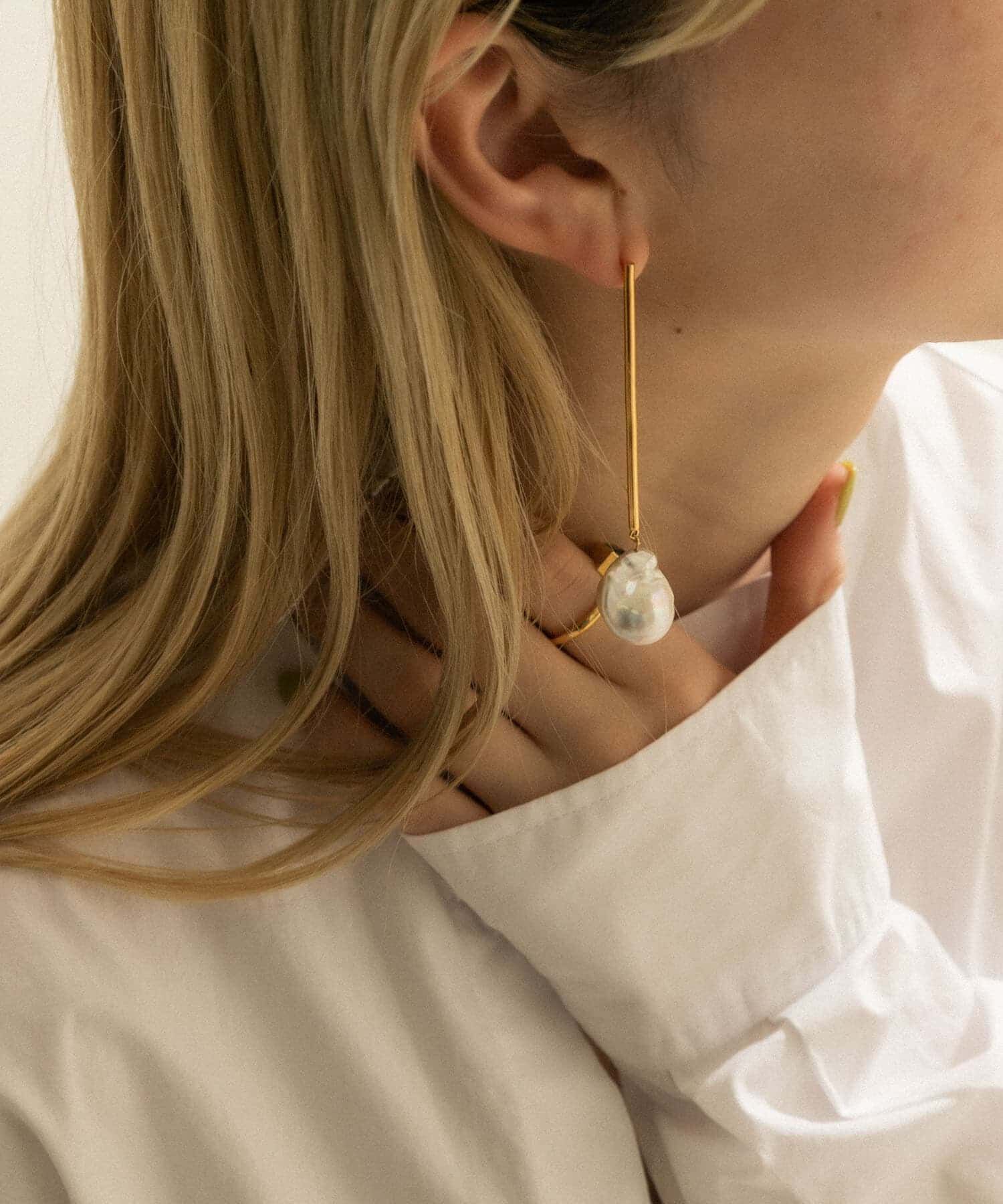 SMELLY「SMELLY so&rsquo;　baroque pearl bar pierce」|ピアス|