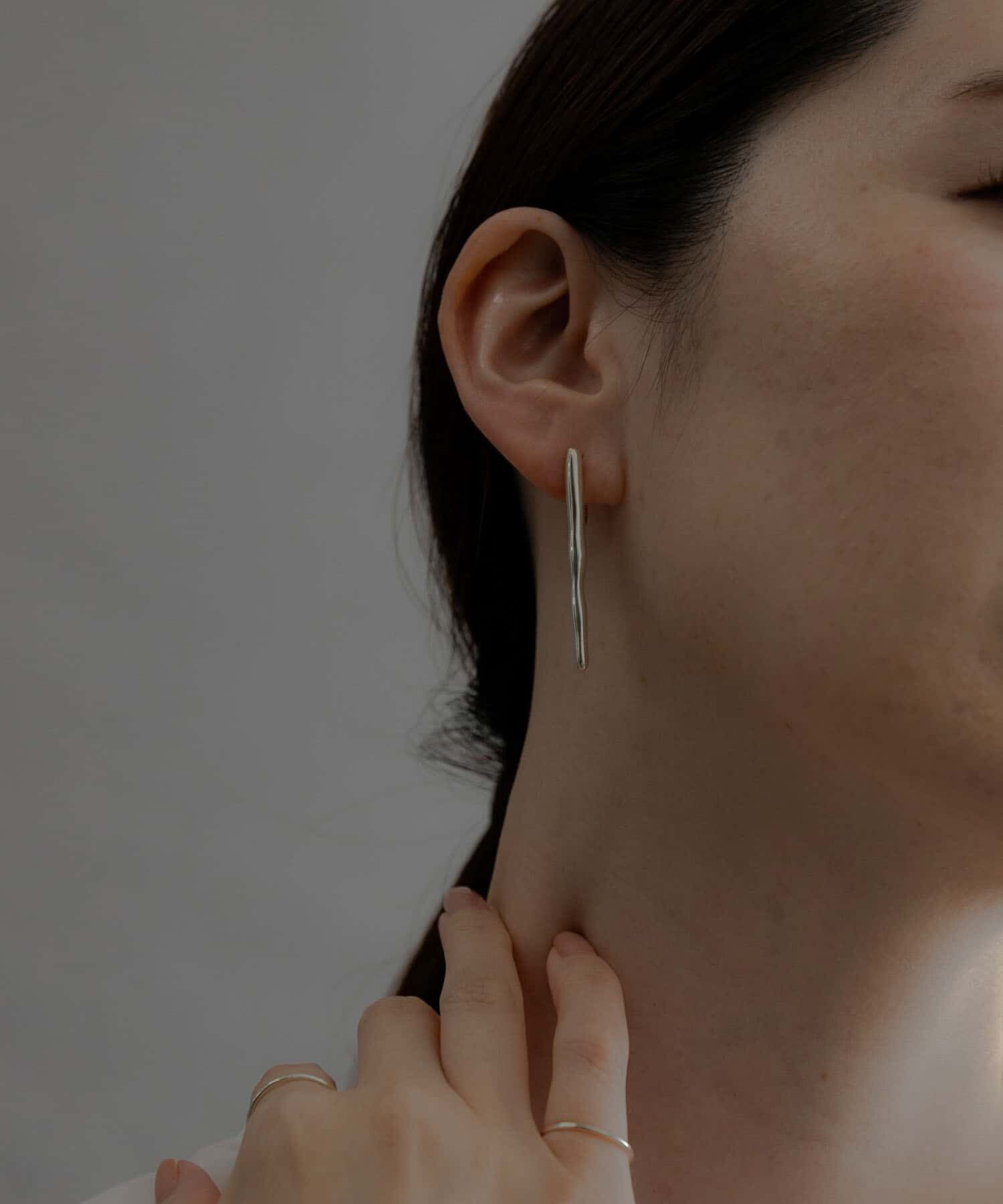 SMELLY「SMELLY so&rsquo;　long bar earring」|イヤリング|