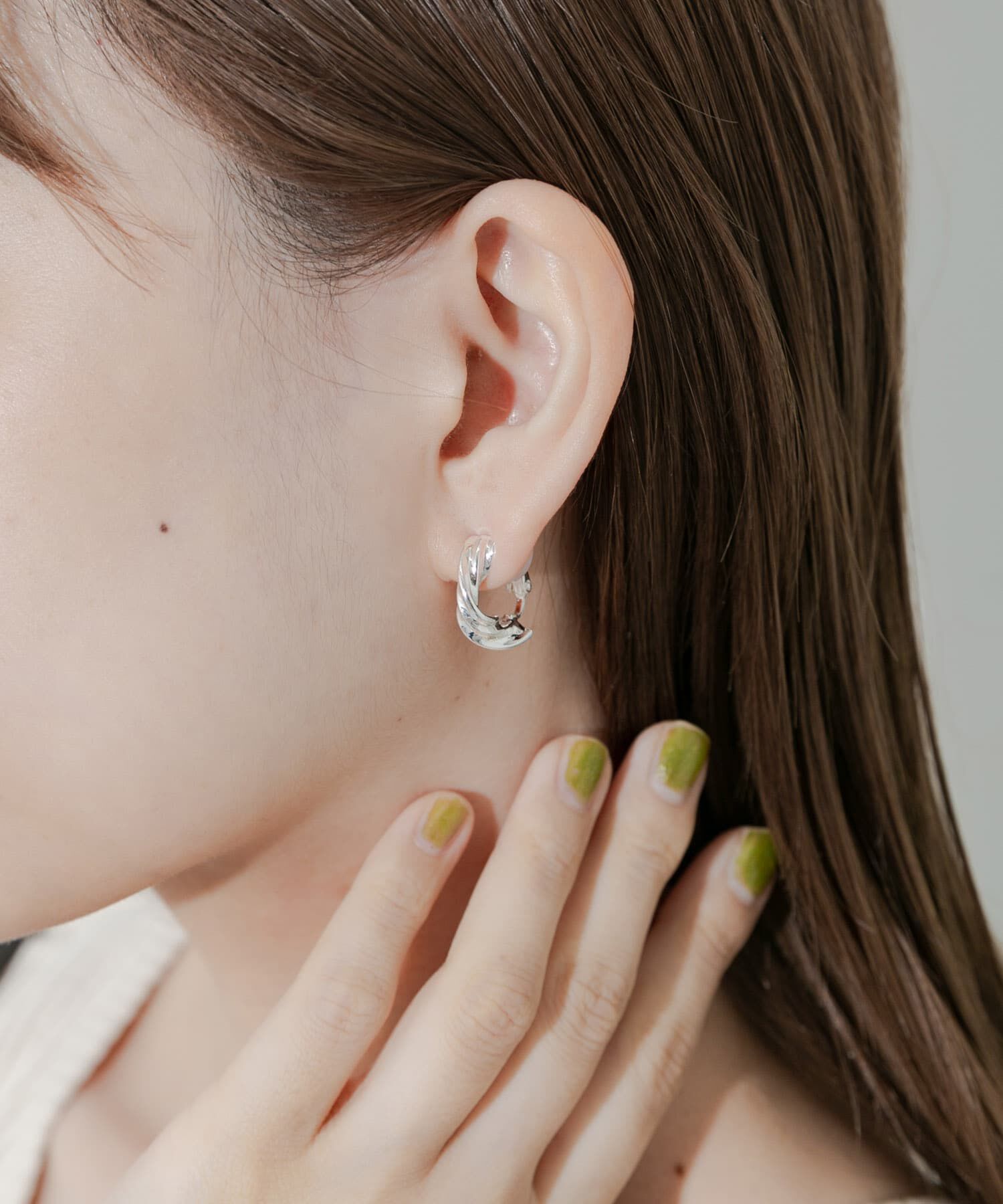 SMELLY「ツイストフープイヤリング」|イヤリング|シルバー