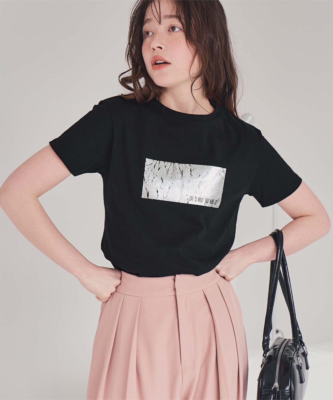 titivate「箔プリントコンパクトTシャツ」|Tシャツ・カットソー|ブラック/シルバー