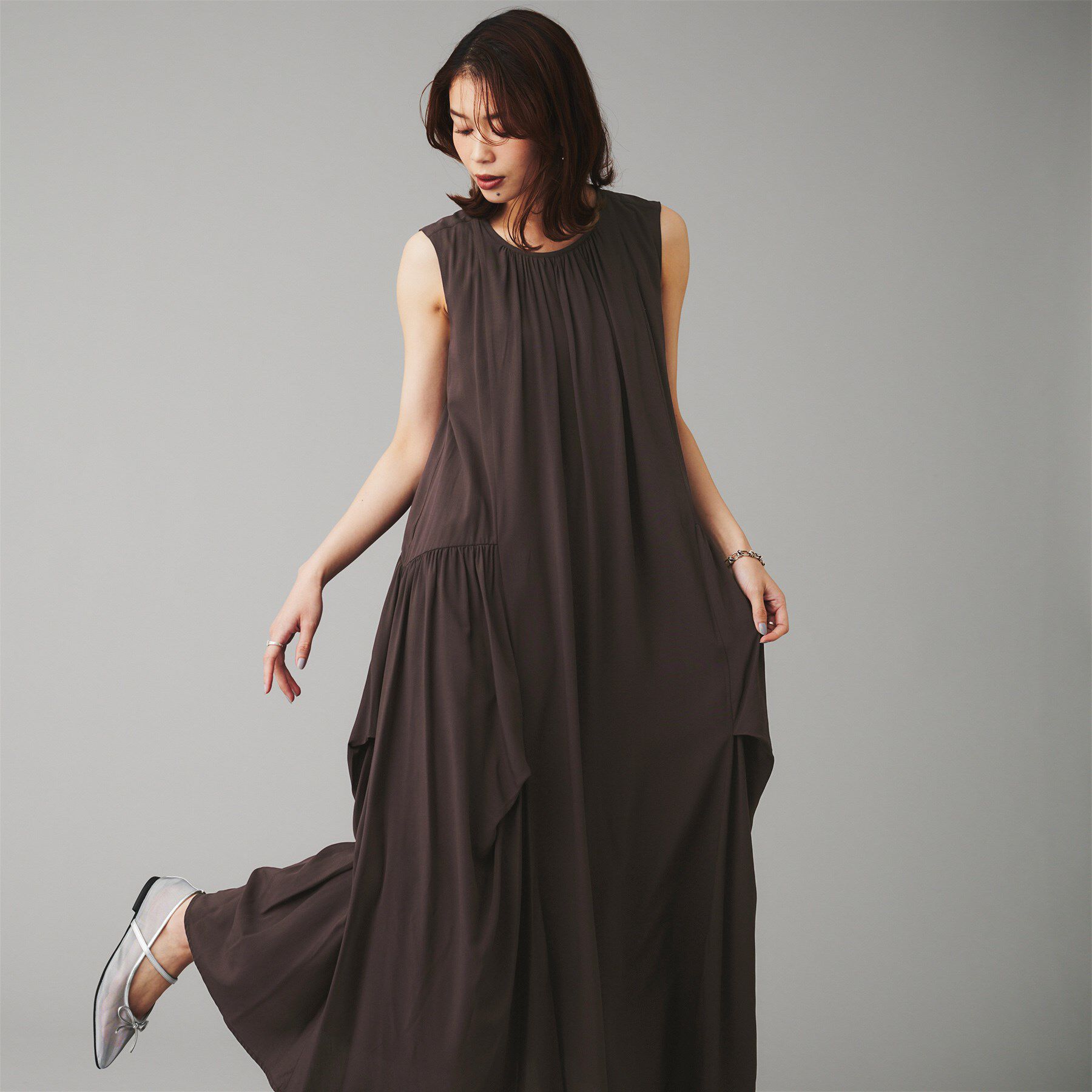 UNTITLED「【SEADRAKE】デザインギャザーワンピース」|ワンピース|チャコールグレー(0