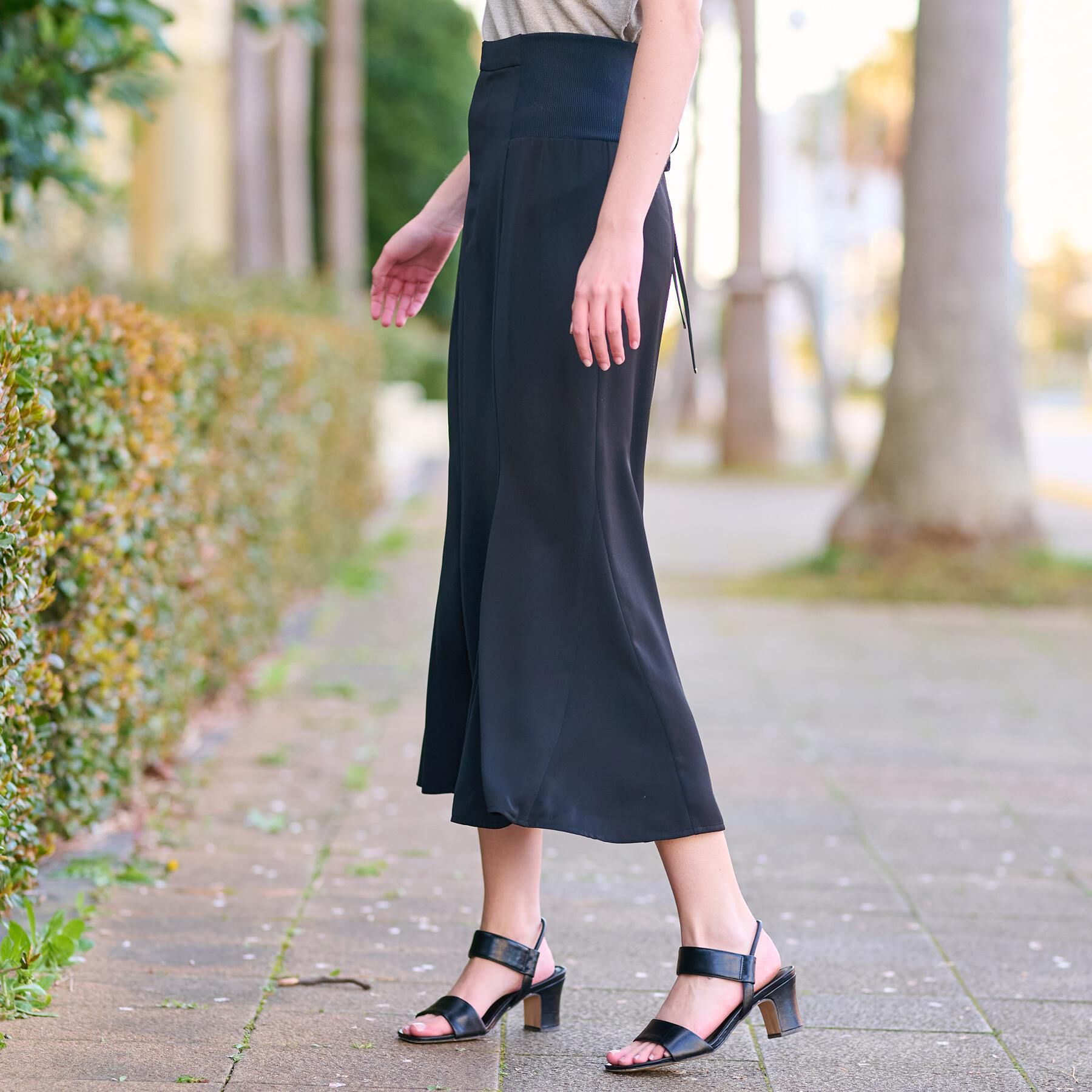 DRESSTERIOR「【大人百花春号掲載 モデル美香さん着用】バックストラップマーメイドスカート」|スカート|