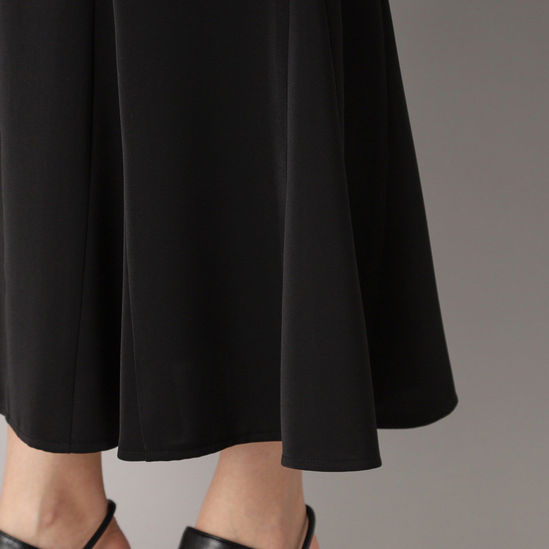 DRESSTERIOR「【大人百花春号掲載 モデル美香さん着用】バックストラップマーメイドスカート」|スカート|