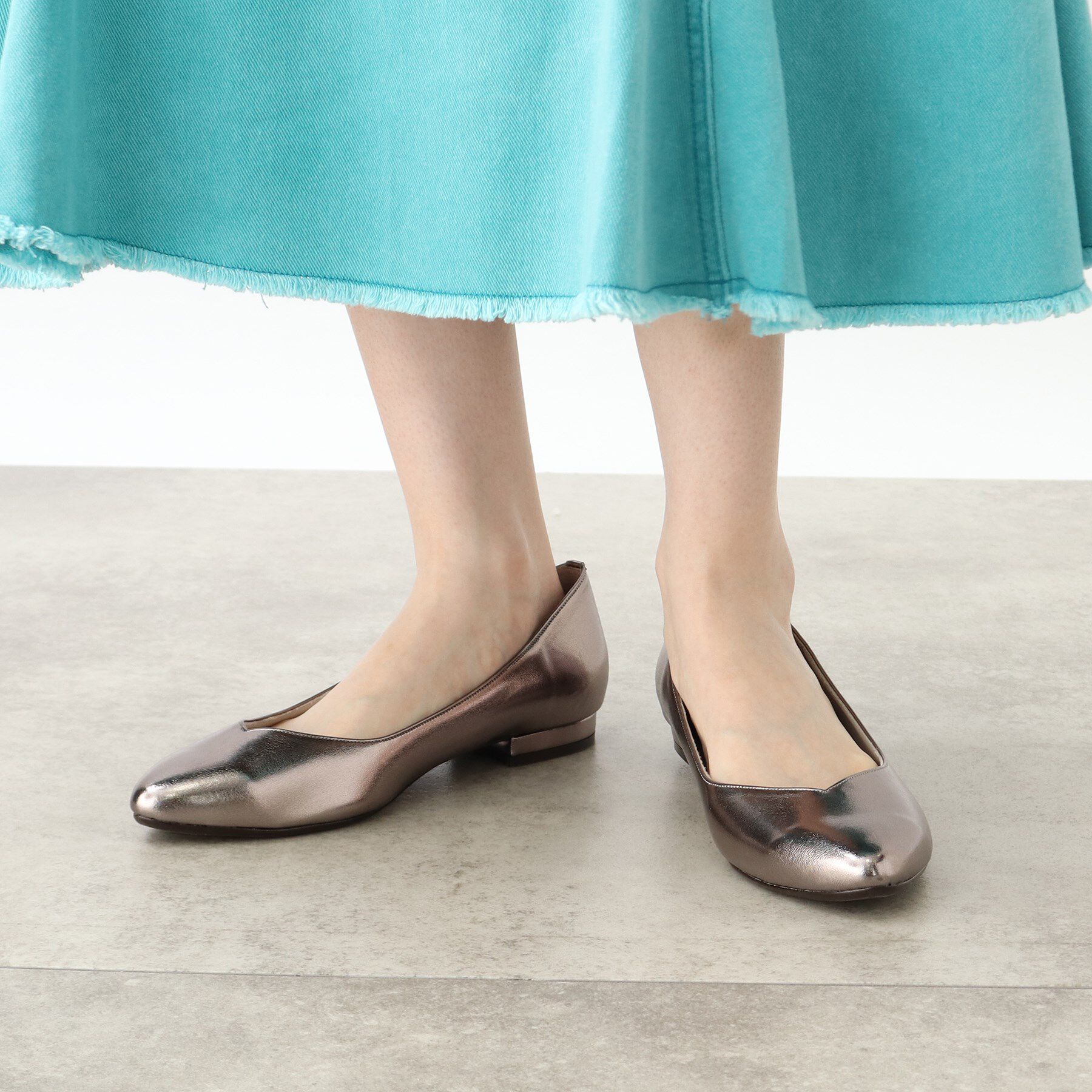 grove「【ふわっと心地よい足入れ】人気デザインが復活!やわここち（R）Vカットフラットパンプス」|パンプス|