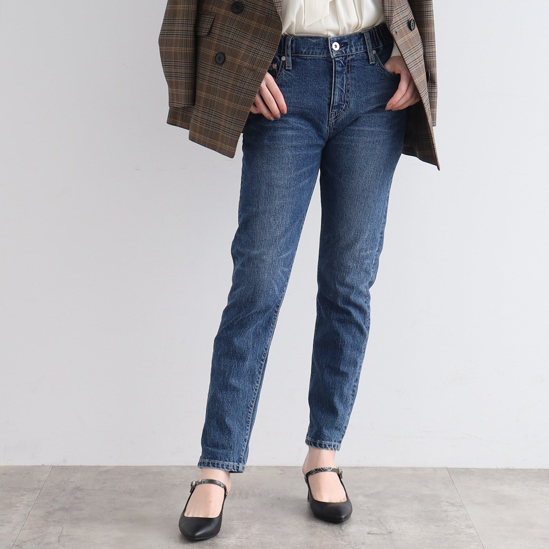 INDIVI「【洗える/ウエストゴム】テーパードデニムパンツ」|デニム|ブルー(092)