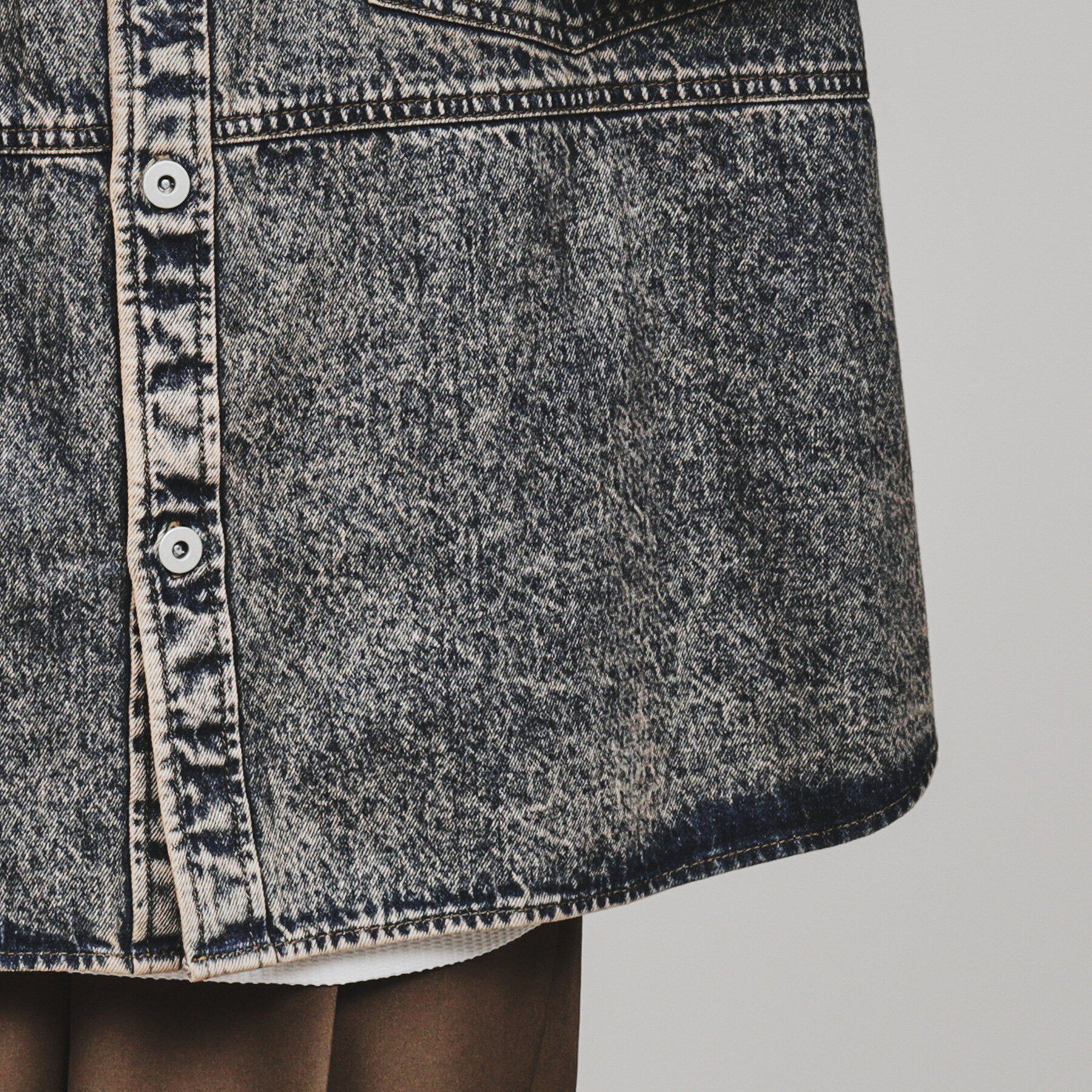 tk.TAKEO KIKUCHI「ケミカルオーバーダイデニムシャツ」|シャツ・ブラウス|