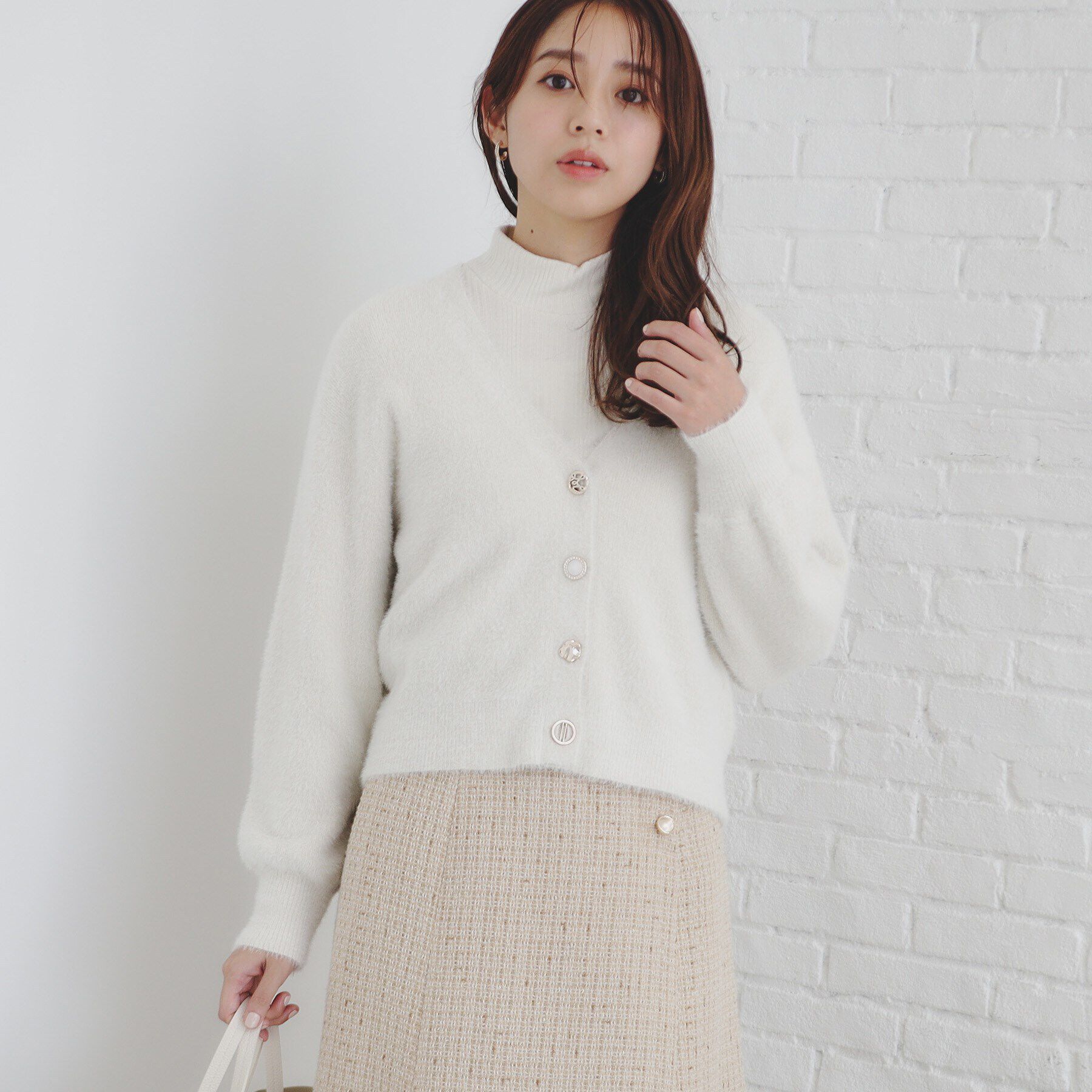 index「《美人百花掲載》ラメフェザーヤーンカーディガン【洗濯機洗い可】」|カーディガン|オフホワイト(603