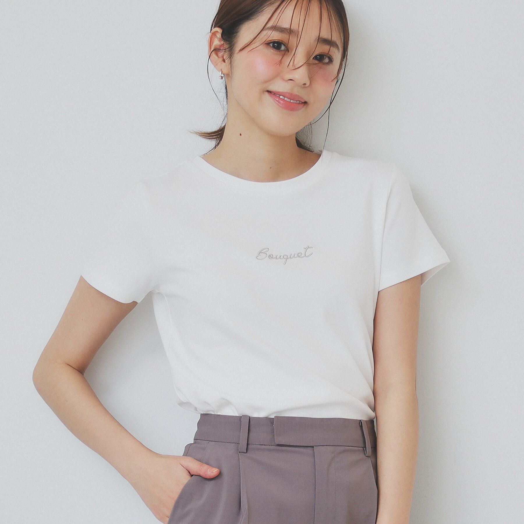 index「ワンポイントロゴ刺繍Tシャツ【UV/接触冷感/洗濯機洗い可】」|Tシャツ・カットソー|オフホワイト(003