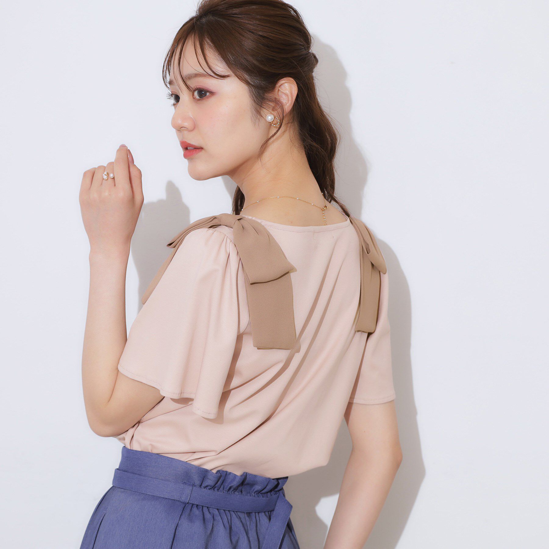 Couture broach「【リボン・マシンウォッシャブル・UV機能・接触冷感】肩リボントップス」|Tシャツ・カットソー|
