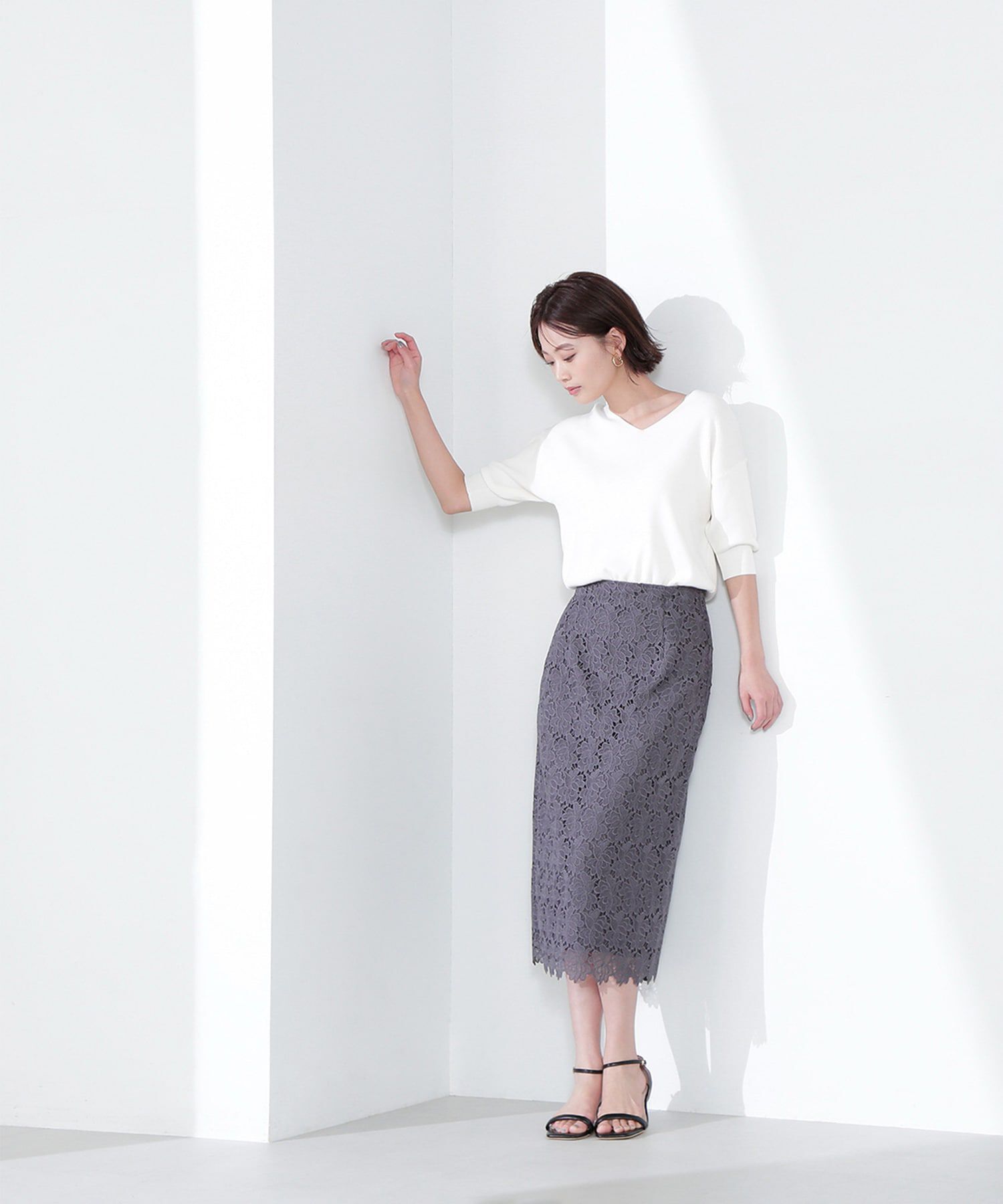  「フラワーレースタイトスカート」|スカート|チャコール1