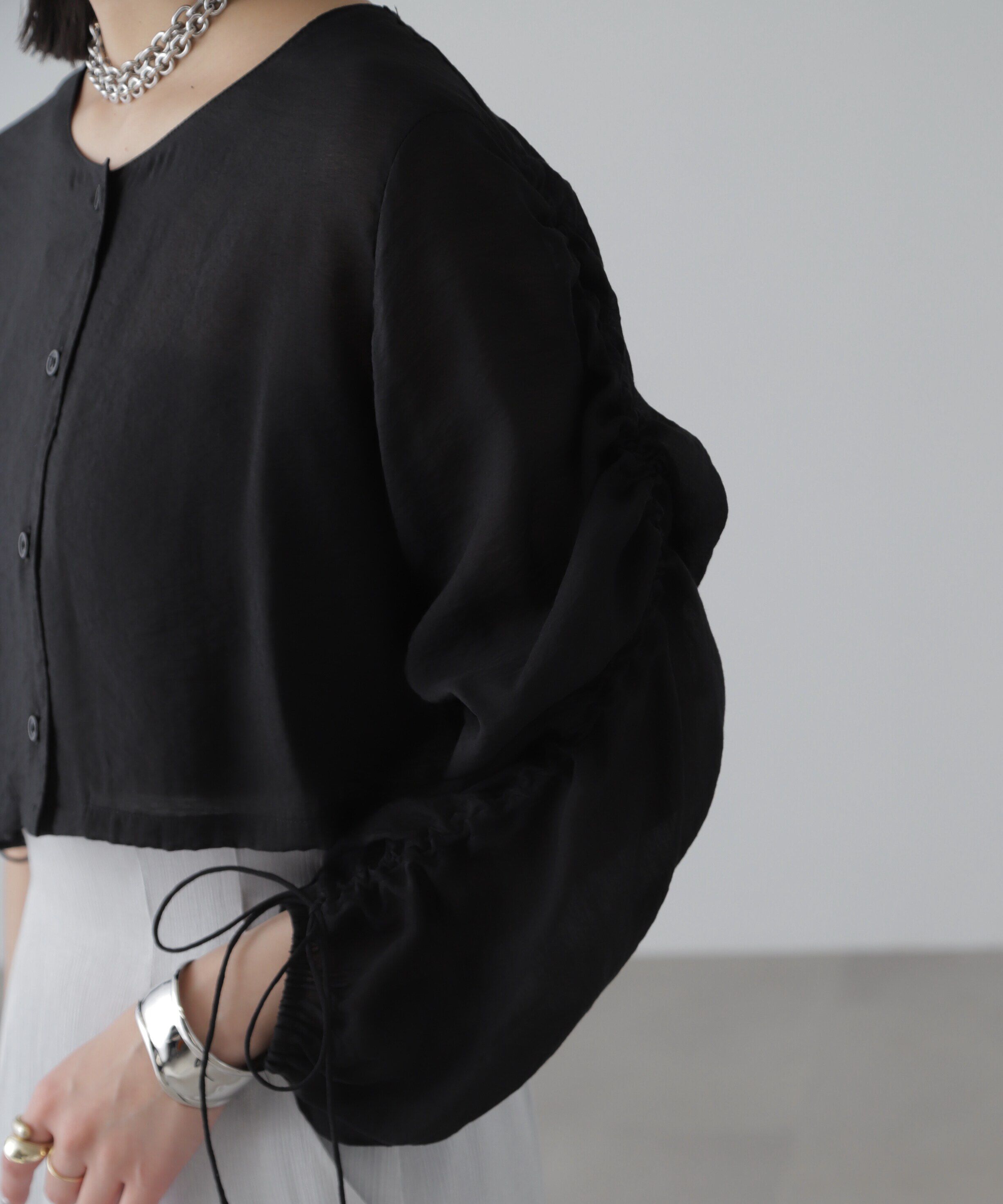  「［グレーカラーWEB限定］袖ドロストギャザーボレロ」|シャツ・ブラウス|