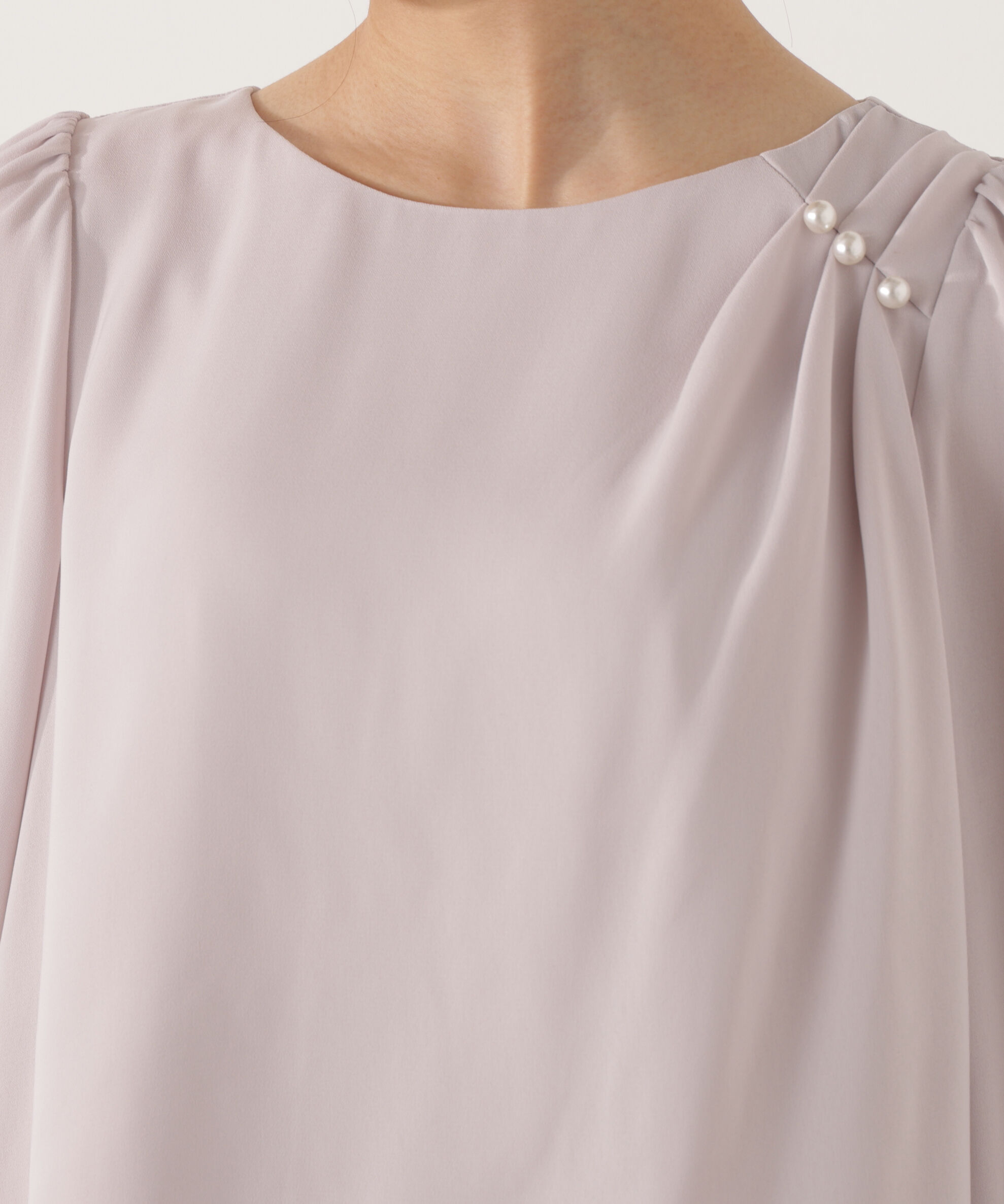 PROPORTION BODY DRESSING「パール付きニュアンスネックブラウス 26SS」|シャツ・ブラウス|