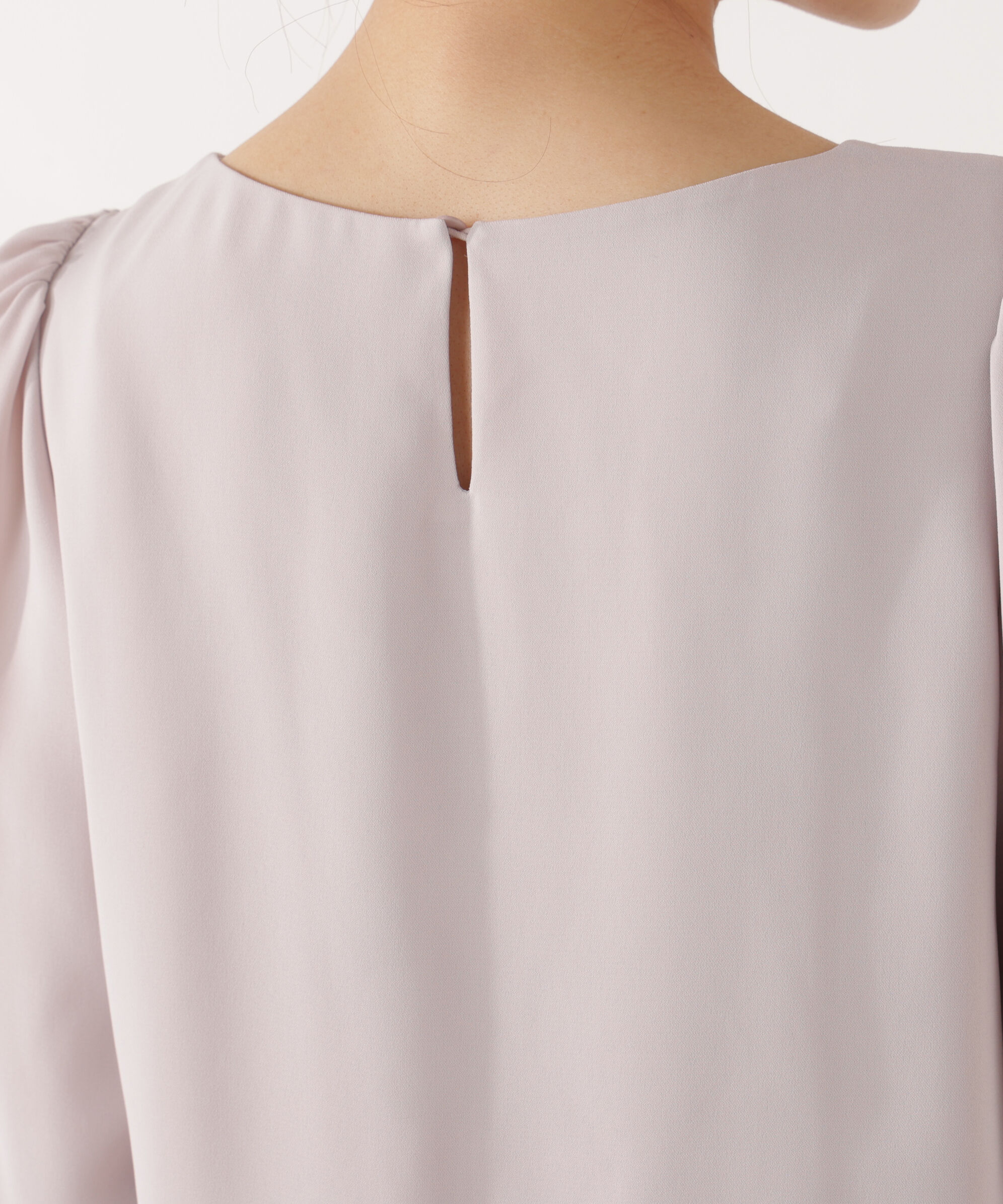 PROPORTION BODY DRESSING「パール付きニュアンスネックブラウス 26SS」|シャツ・ブラウス|