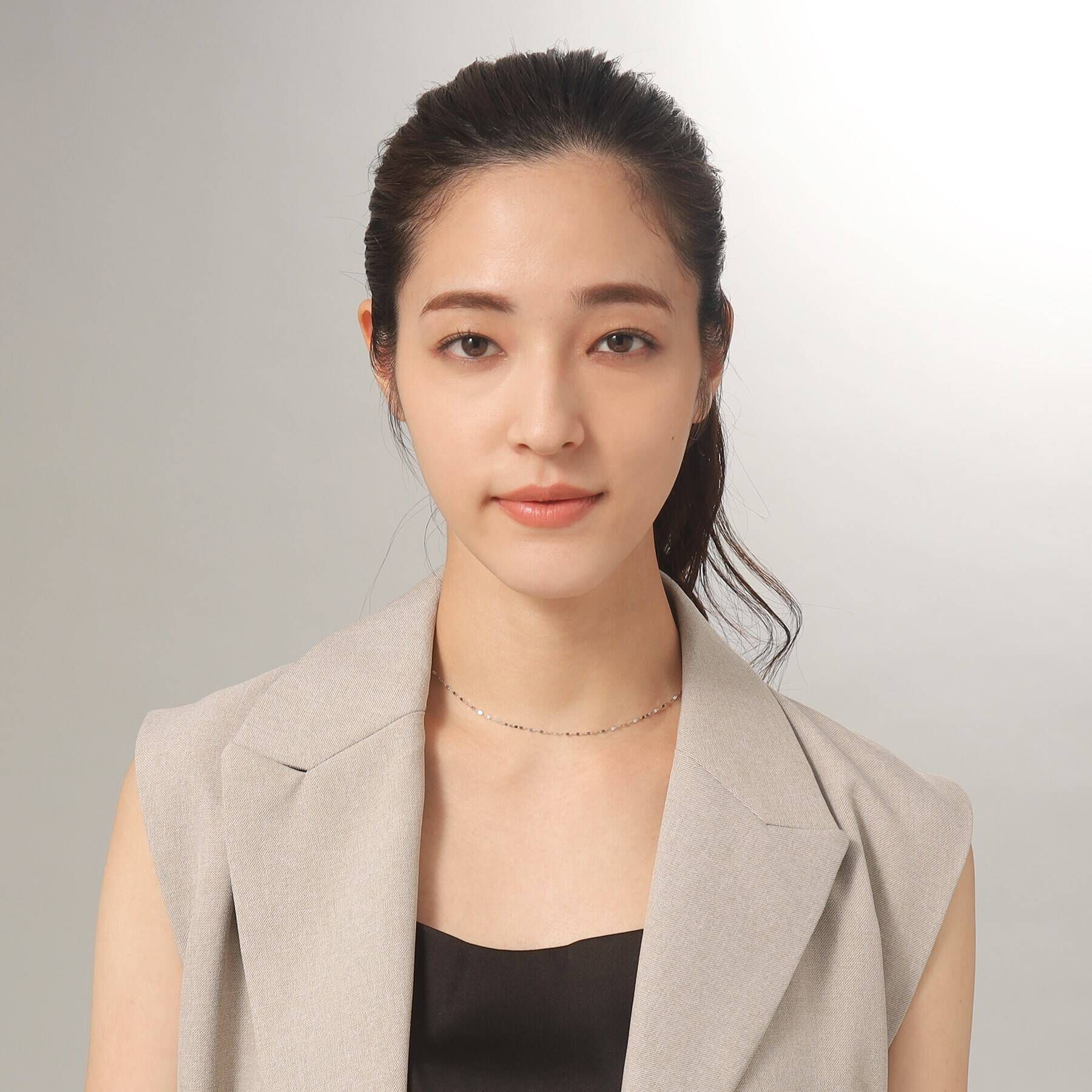 COCOSHNIK「プラチナ フラワークロスチェーン ネックレス」|ネックレス|