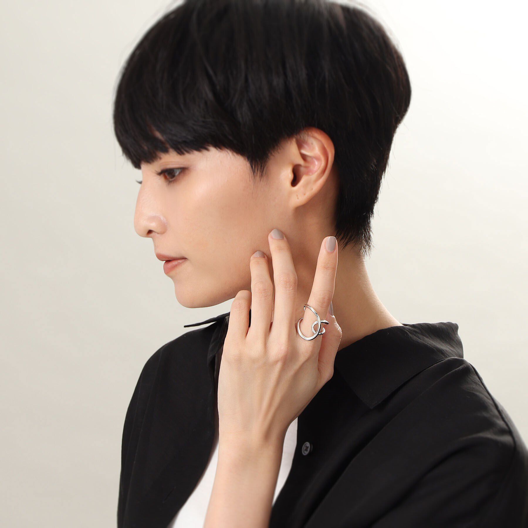 COCOSHNIK ONKITSCH「シルバー ニュアンスライン クロスフロートリング」|リング|