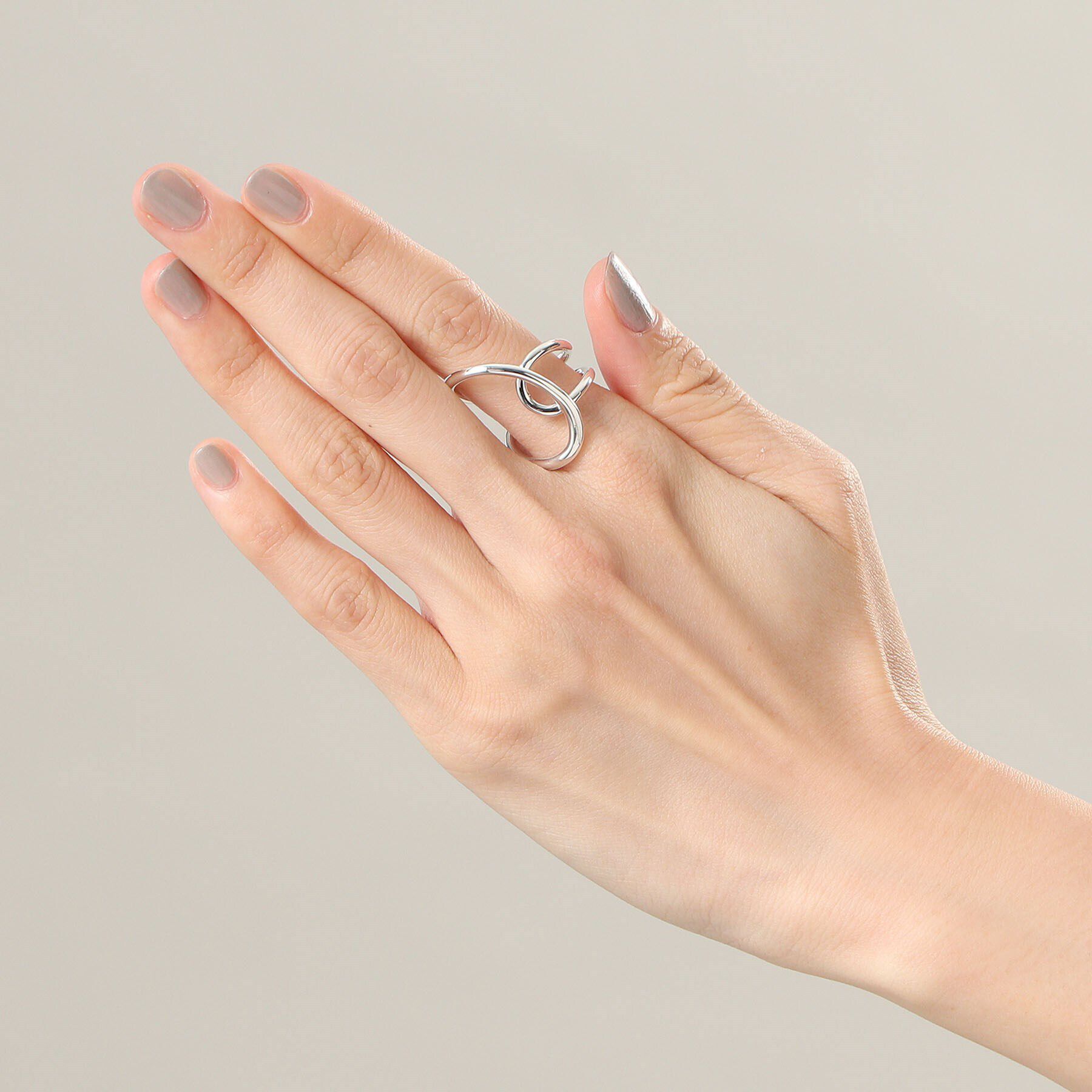 COCOSHNIK ONKITSCH「シルバー ニュアンスライン クロスフロートリング」|リング|