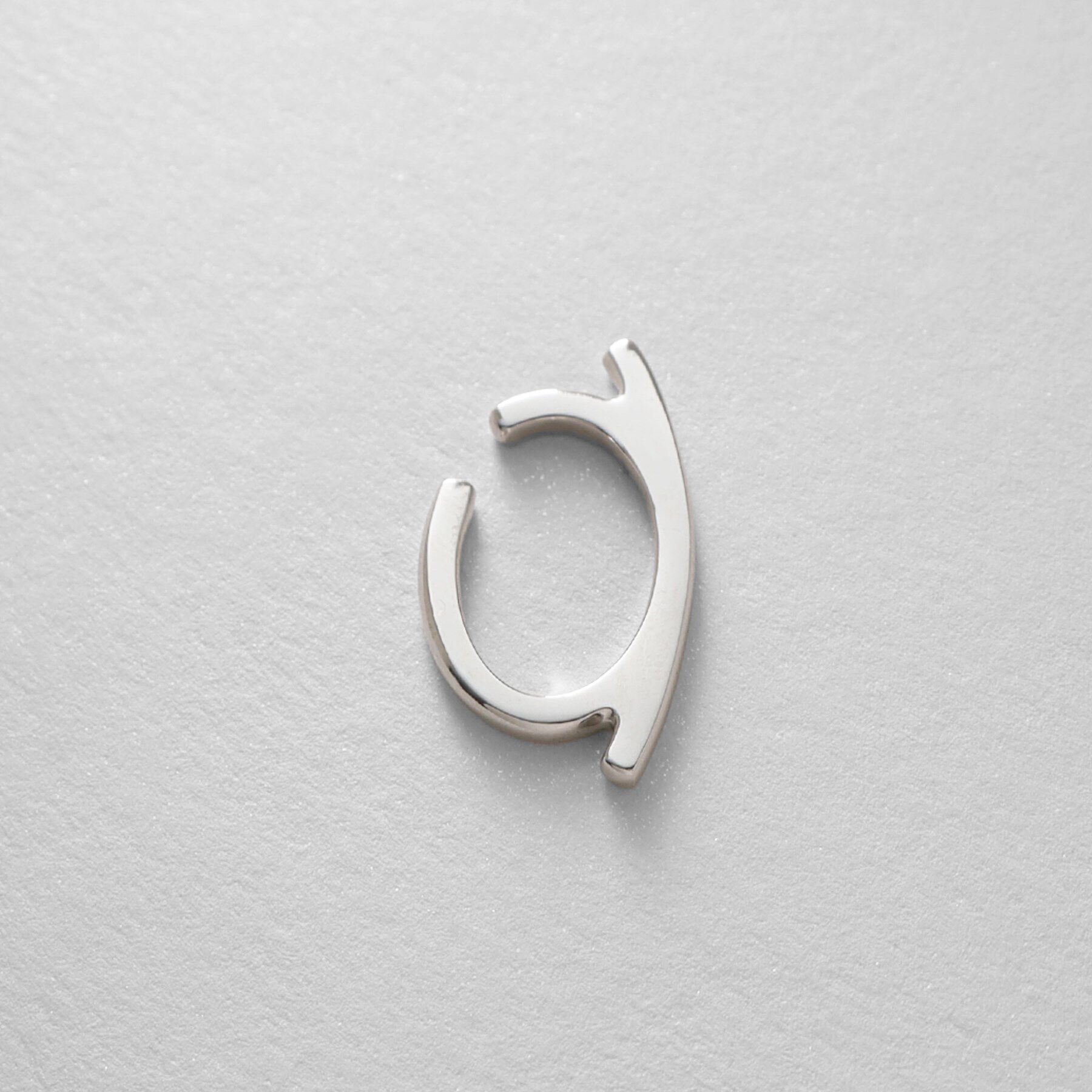 COCOSHNIK ONKITSCH「シルバー ソリッドイヤーカフ フラットアーク」|イヤリング|
