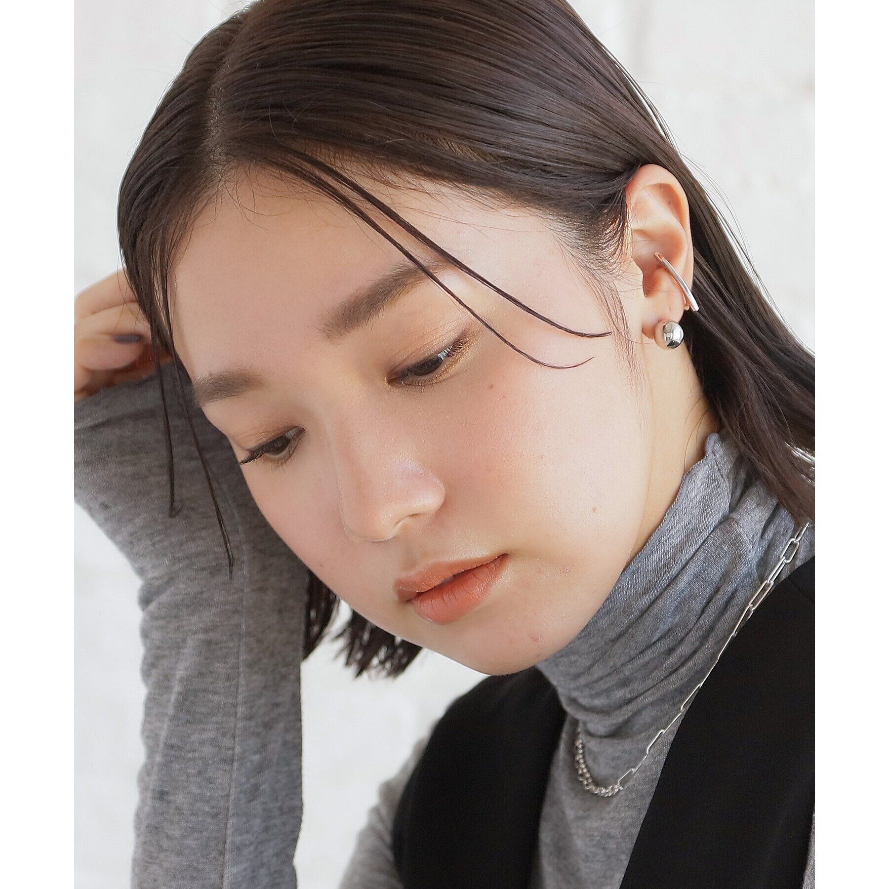 COCOSHNIK ONKITSCH「シルバー ソリッドイヤーカフ フラットアーク」|イヤリング|