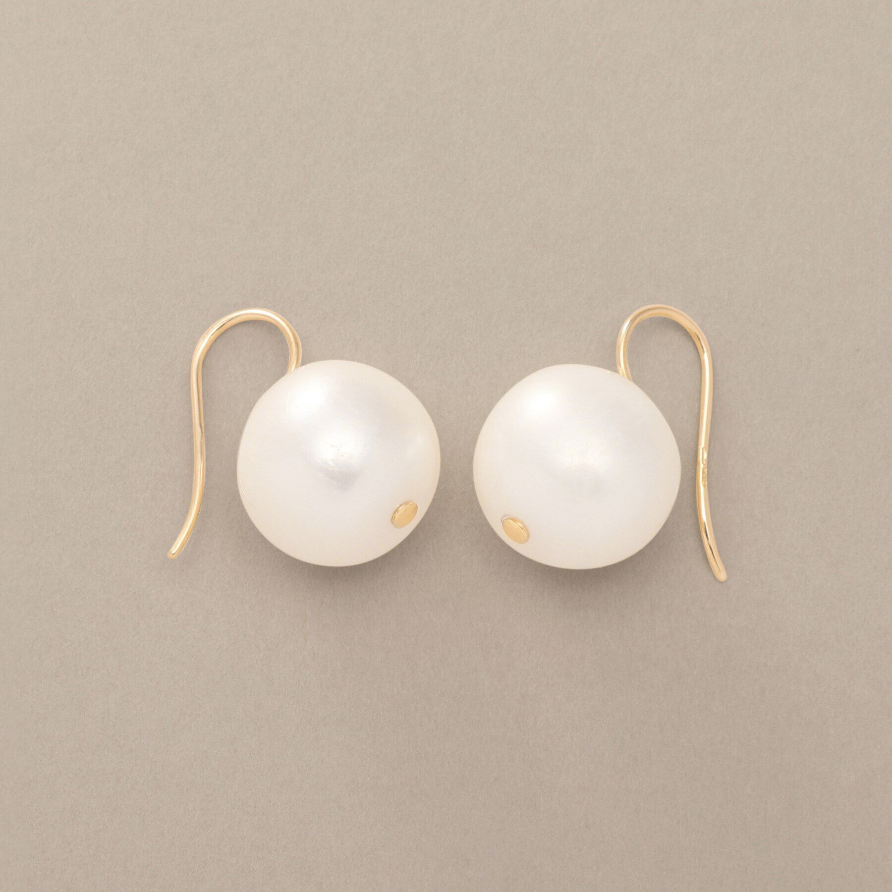 COCOSHNIK「K10プランプパール フックピアス」|ピアス|