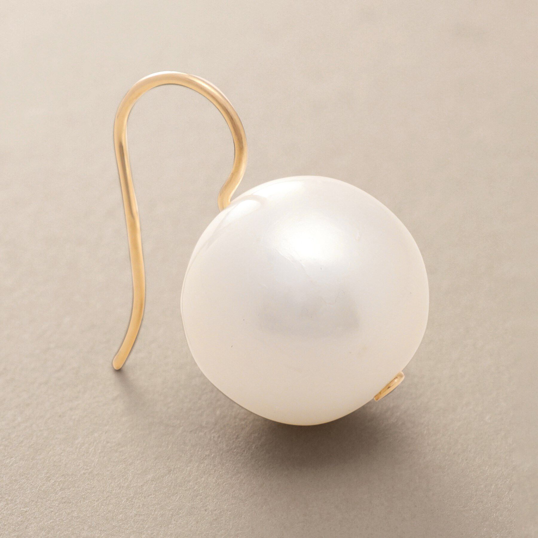 COCOSHNIK「K10プランプパール フックピアス」|ピアス|