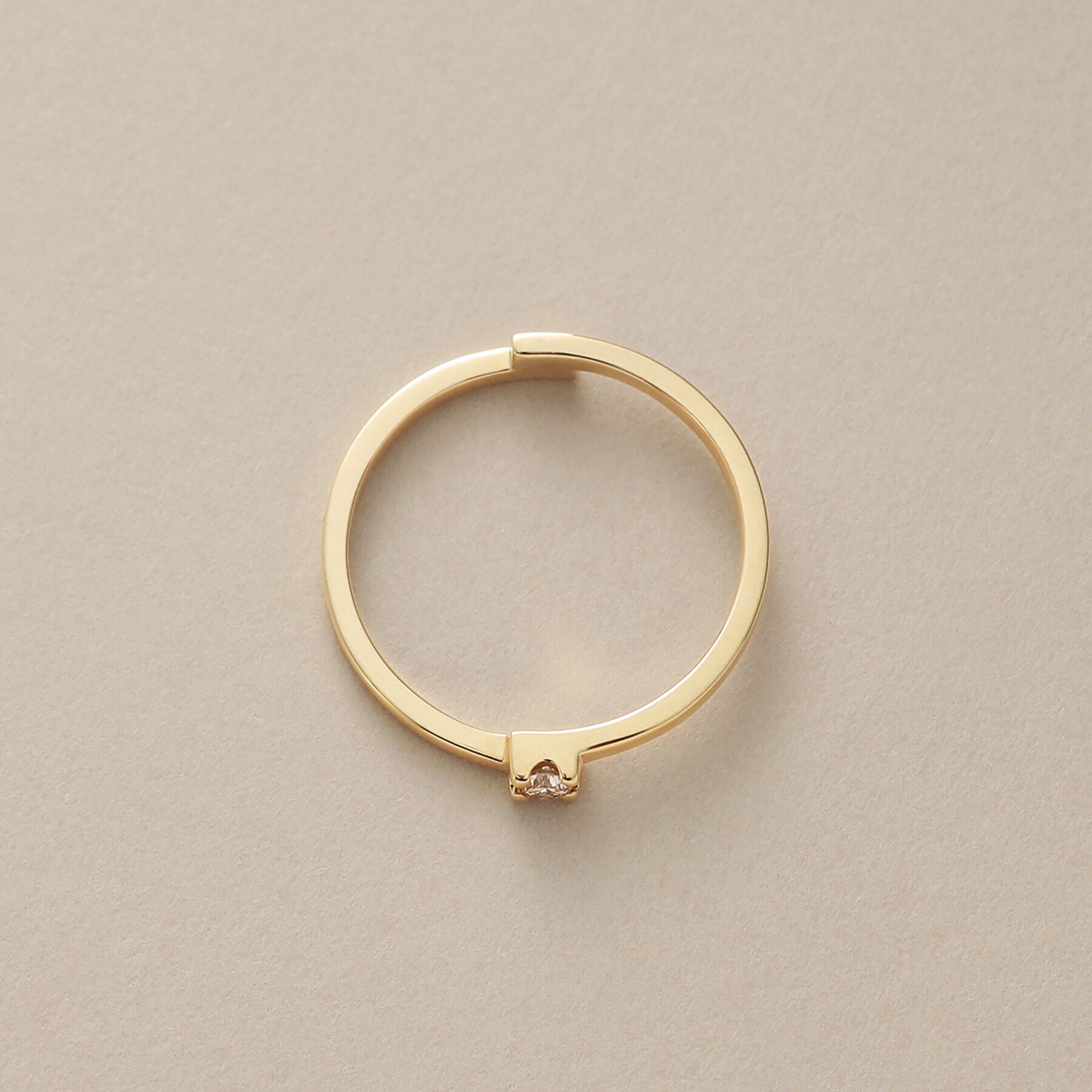 COCOSHNIK「K10ダイヤモンド 爪留めスクエアオルタネート リング」|リング|