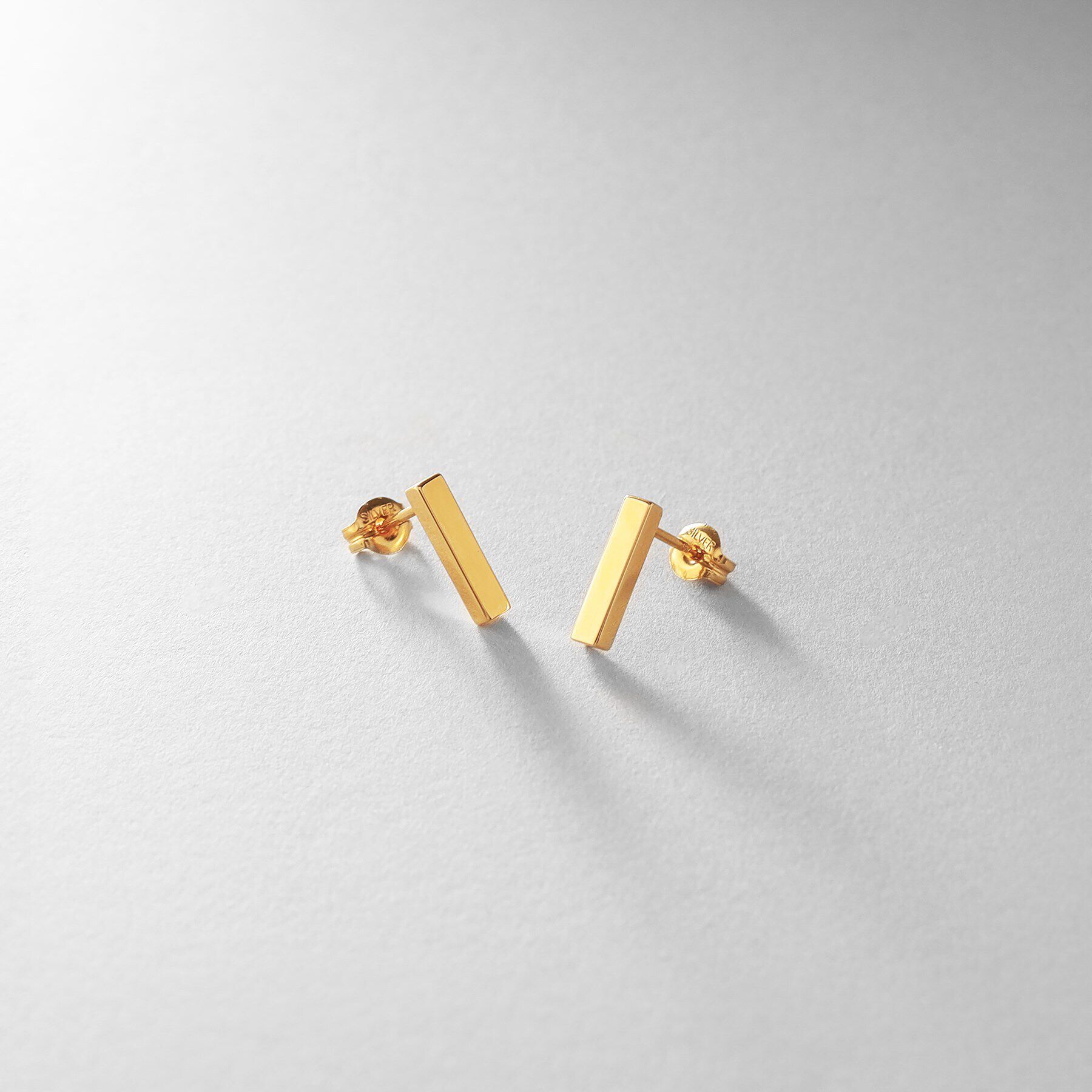 COCOSHNIK ONKITSCH「シルバー レクタングル スタッドピアス GP」|ピアス|ゴールド(600)