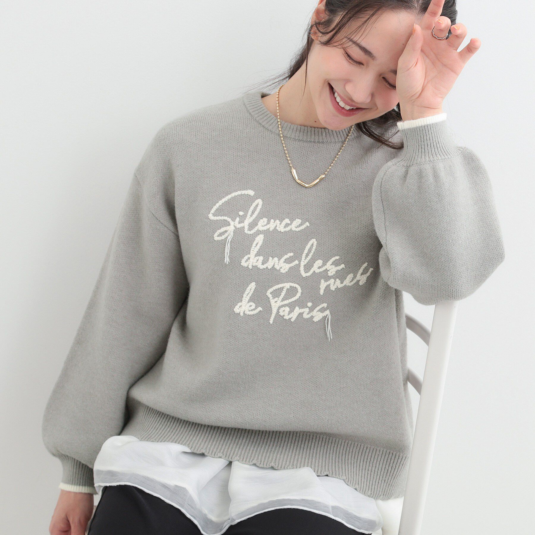 SHOO･LA･RUE「【S-LL】裾スカラップ配色コード刺繍ロゴニット」|ニット・セーター|グレー(512)