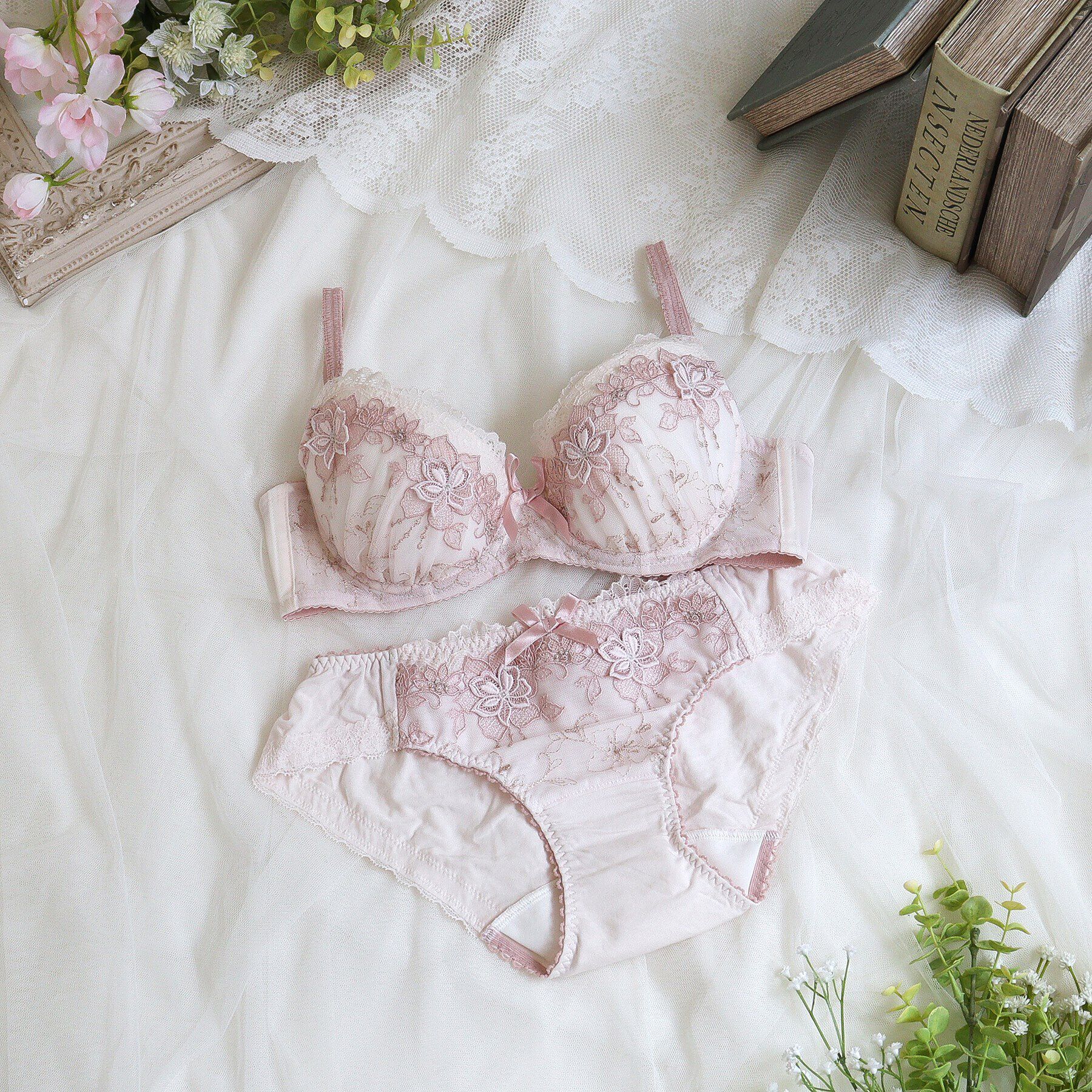 Risa Magli「マデリン ブラジャー（E-F）＜サイドシェイプ＞」|インナー|