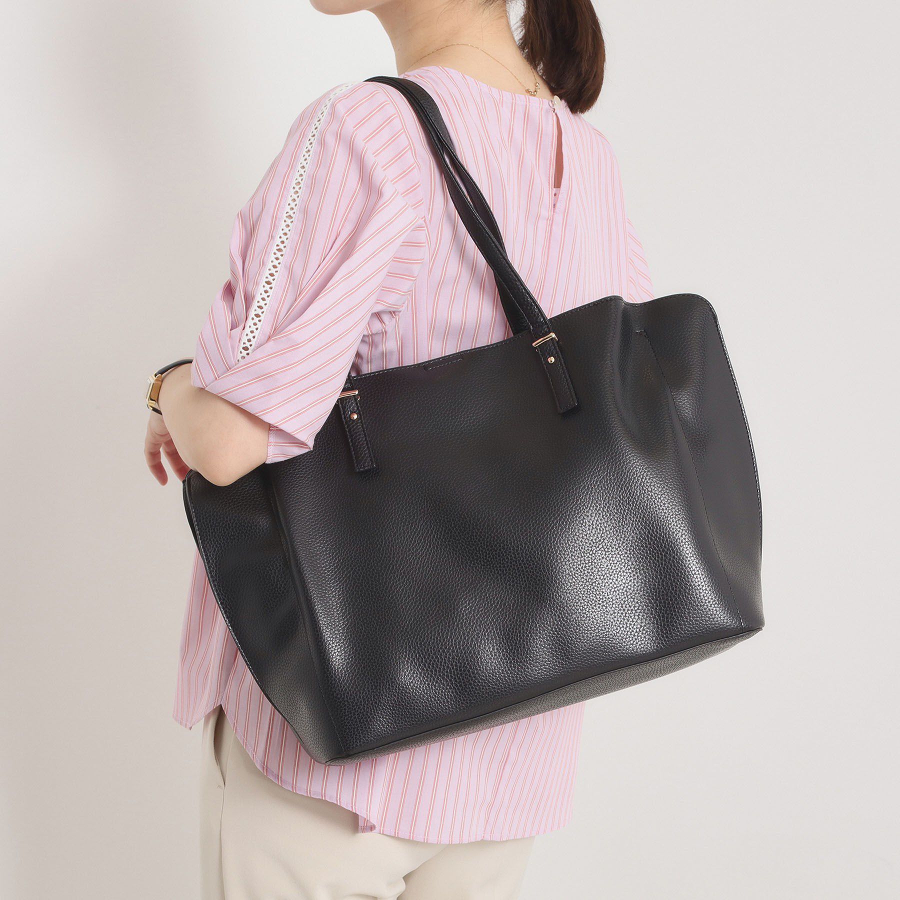 ITS&rsquo;DEMO「＜かるバッグ＞横型A4トート【通勤／PC対応】」|トートバッグ|ブラック(019)